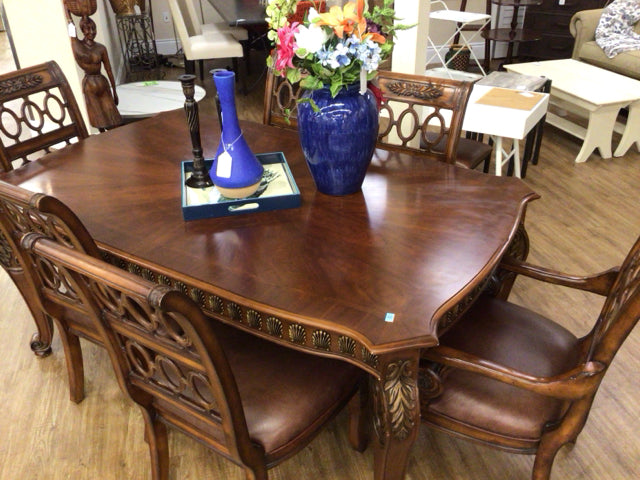 Extendable Mahogany Wood Dining Table with Gold Leaf Finish & Carved Legs - Includes 6 Chairs & 1 Leaf - Perfect for Formal Dining Rooms, Dinner Parties & Luxury Home Decor