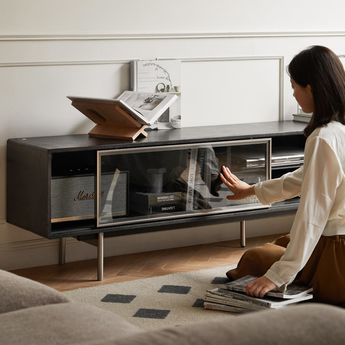 Modern Black Oak Solid Wood TV Stand - Stylish Entertainment Center for Living Room & Home Theater