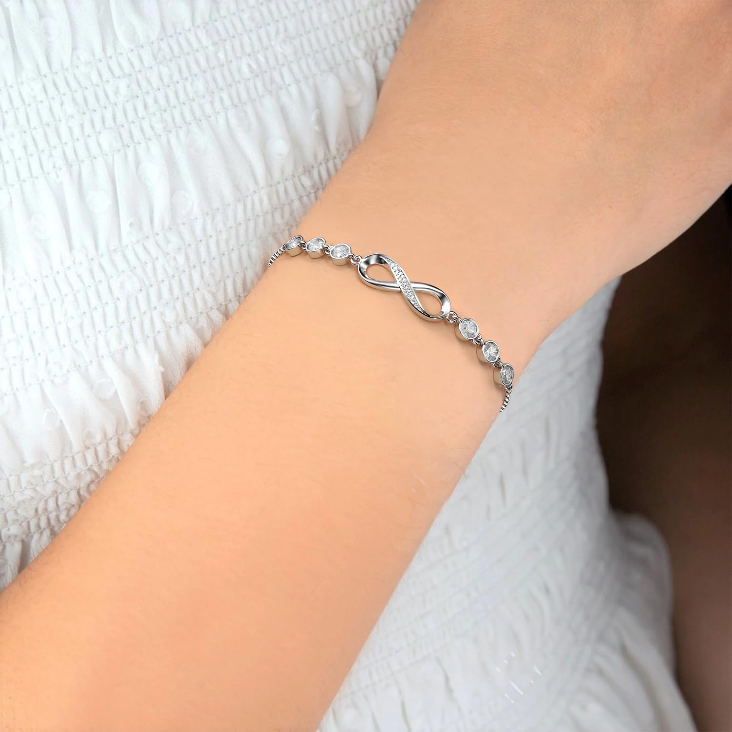 Stepmom Birthday Gift - Bonus Mom Necklace for Stepmother, Mother-in-Law & BonusMom - Elegant Jewelry from Stepchildren - Perfect for Mother's Day, Christmas & Special Occasions