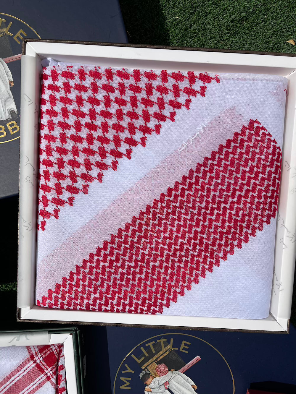 Luxury Unisex Red & White Shemagh Keffiyeh Scarf - Soft Cotton Arab Head Wrap for Men & Women - Perfect for Desert Travel, Fashion Accessory, and Outdoor Protection