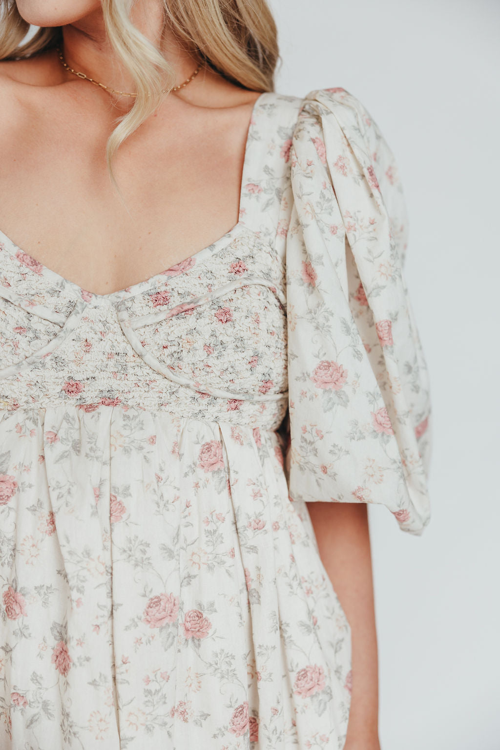 Harlow Maxi Dress in Off White Floral - Bump Friendly Maternity Dress & Inclusive Sizing (S-3XL) | Perfect for Pregnancy, Beach Vacations and Summer Weddings