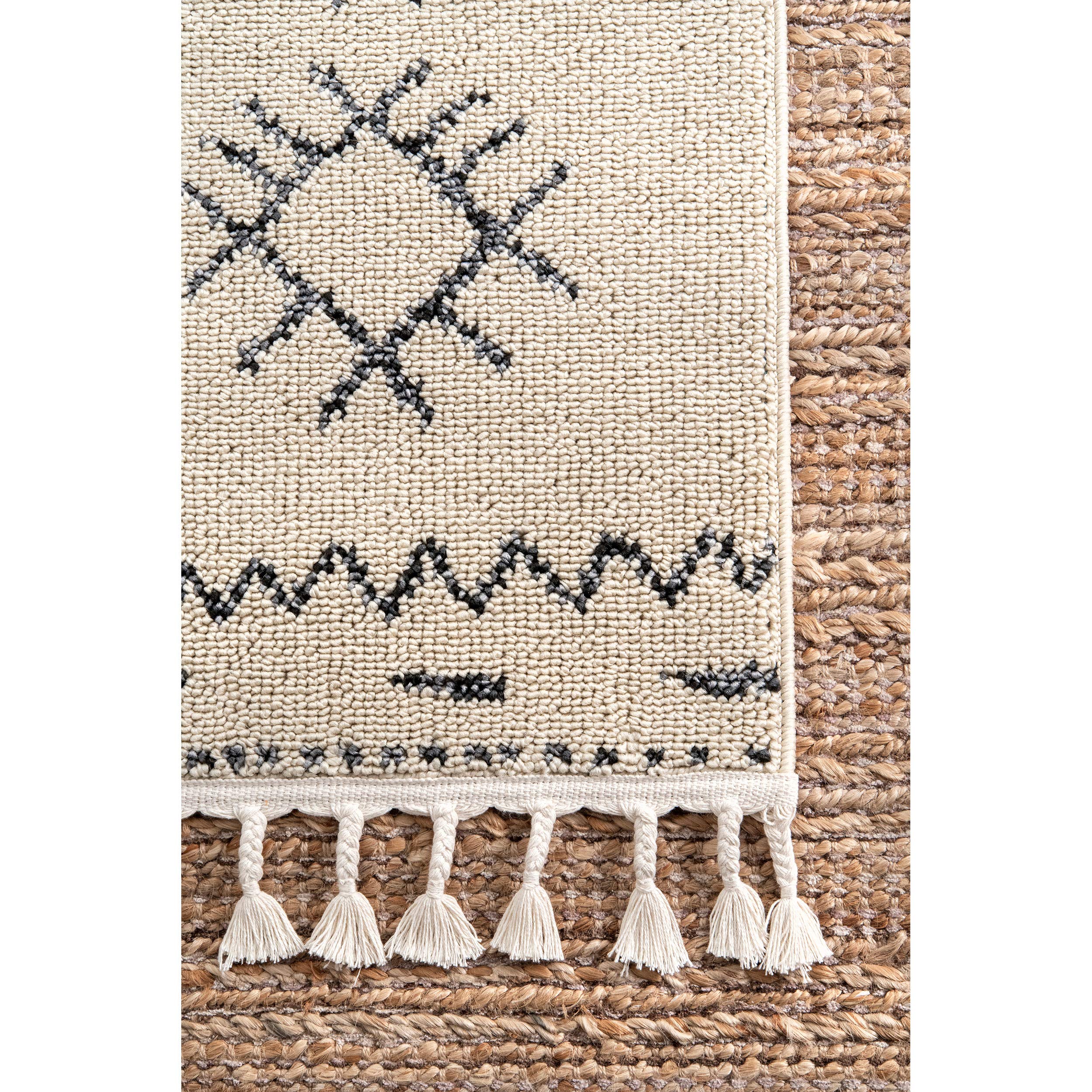 nuLOOM Camille Tribal Tassel Area Rug 4' x 6' Ivory - Boho Chic Living Room Decor, Bedroom Accent Rug for Cozy Home