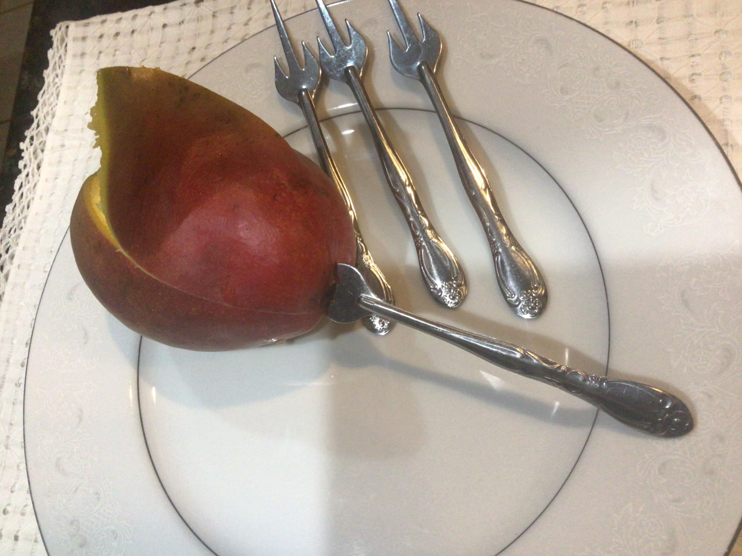 Premium Mango Forks Set of 4 - Stainless Steel Fruit Forks for Desserts, Parties & Picnics - Perfect for Mango Lovers, BBQ Gatherings & Summer Entertaining
