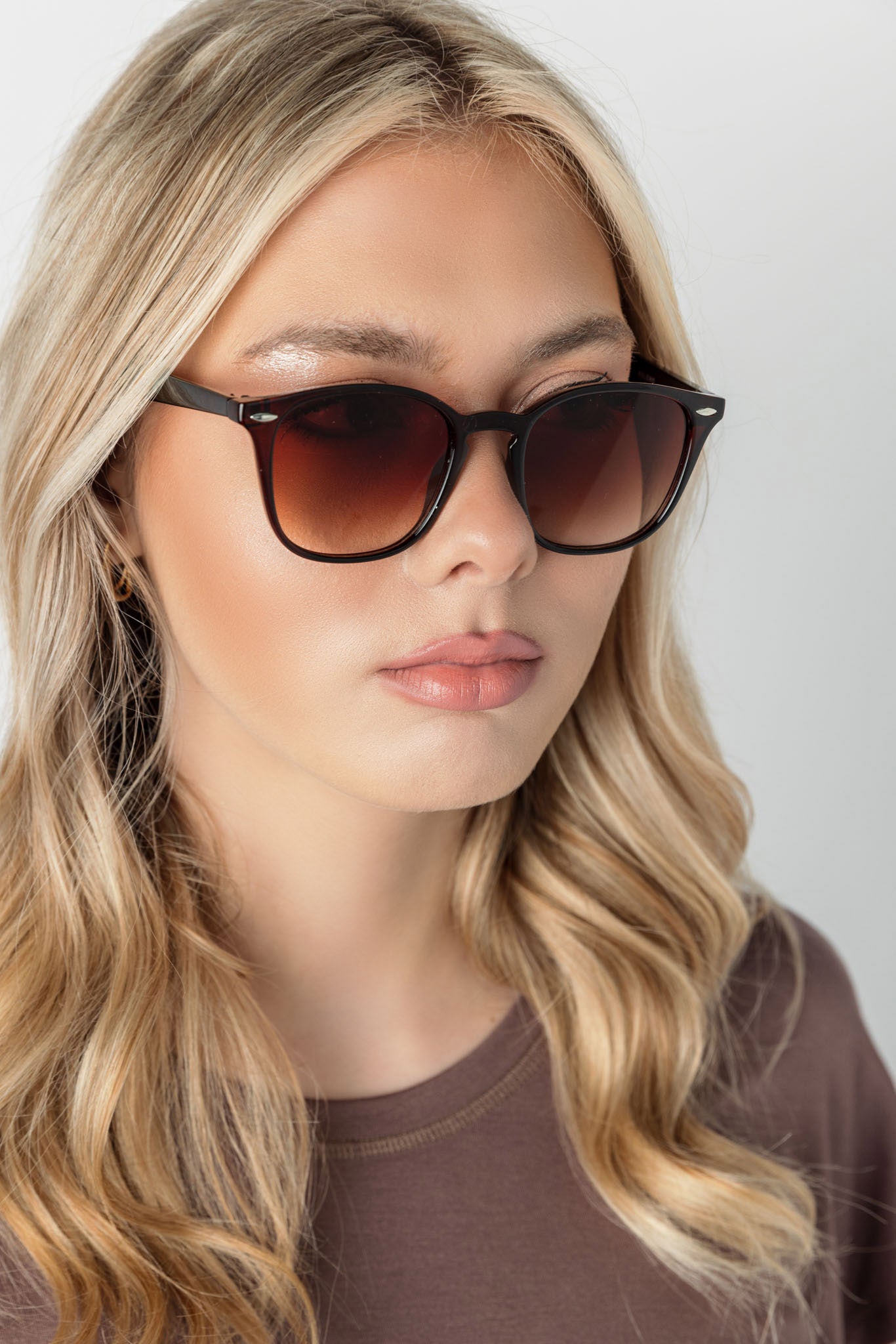 Stylish Brown Wayfarer Sunglasses for Men & Women - Polarized UV Protection - Perfect for Driving, Beach & Outdoor Activities