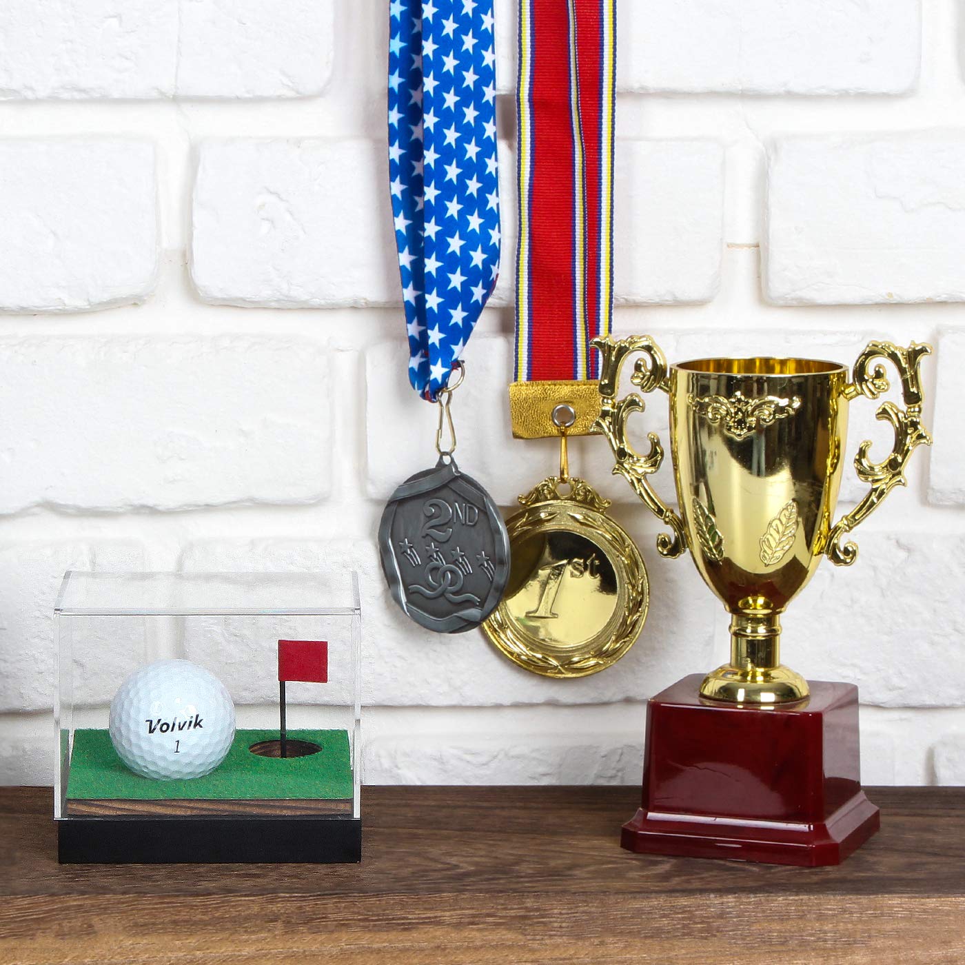 J JACKCUBE DESIGN Clear Acrylic Golf Ball Display Case with Wood Base - Dustproof Transparent Memorabilia Holder for Collectible Golf Balls - Perfect for Home Decor, Office Display & Sports Memorabilia Collection