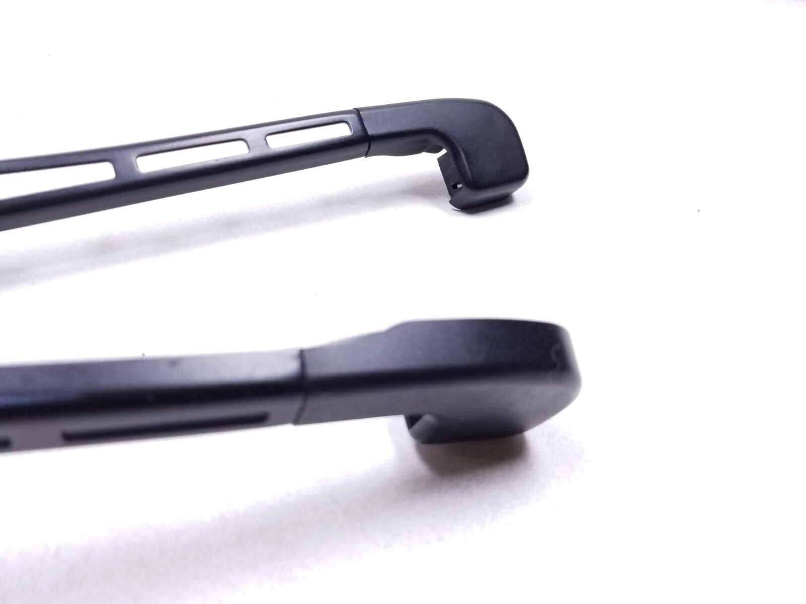 BMW E90 328i 330i 335i Wiper Blade Arms Set - Left & Right Side Replacement Parts (2006-2011) - Perfect for Rainy Weather & Winter Driving
