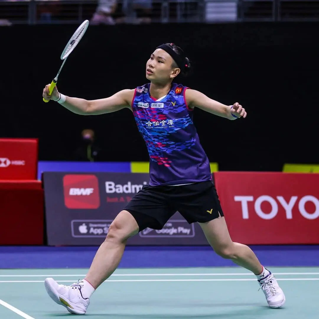 Victor Thruster K Falcon Claw LTD A Badminton Racket (TK FC LTD A) - Premium White Carbon Fiber Shuttlecock Racket for Professional & Intermediate Players - Perfect for Tournaments & Training Sessions