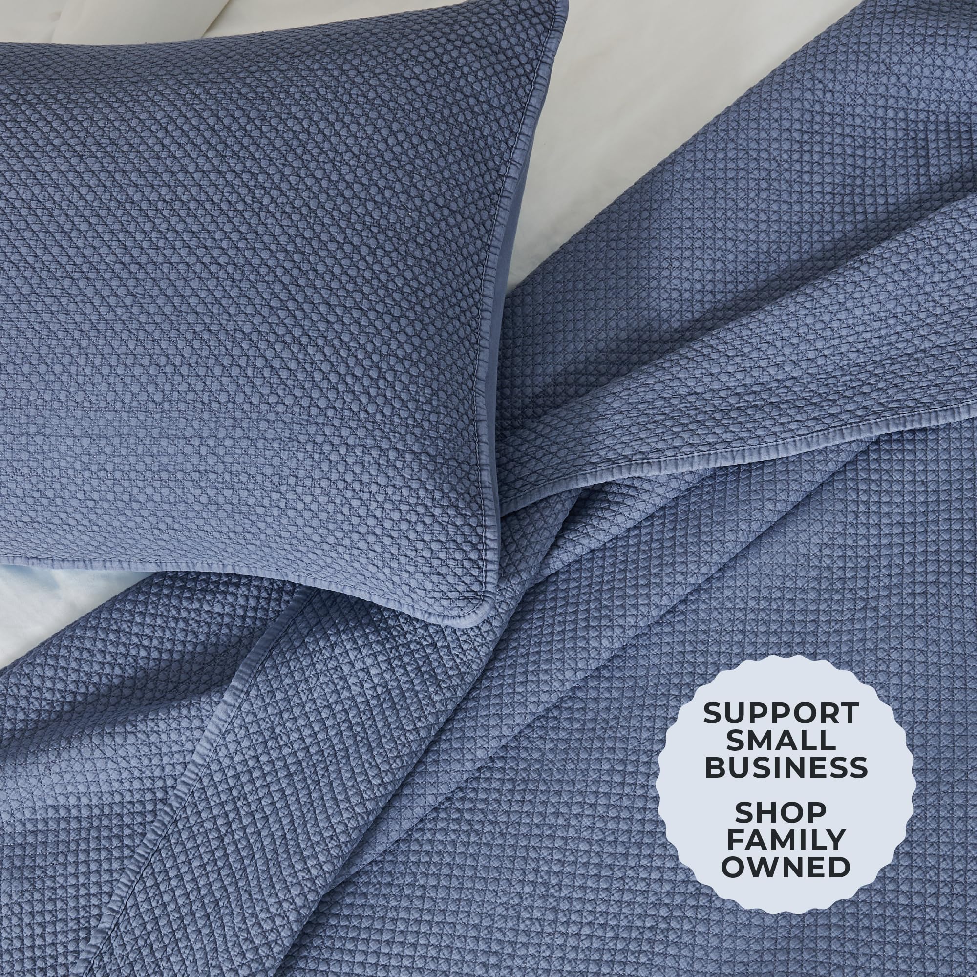 Queen Size Blue Quilt Set - Ultra-Soft Bedding for Dorm & Home