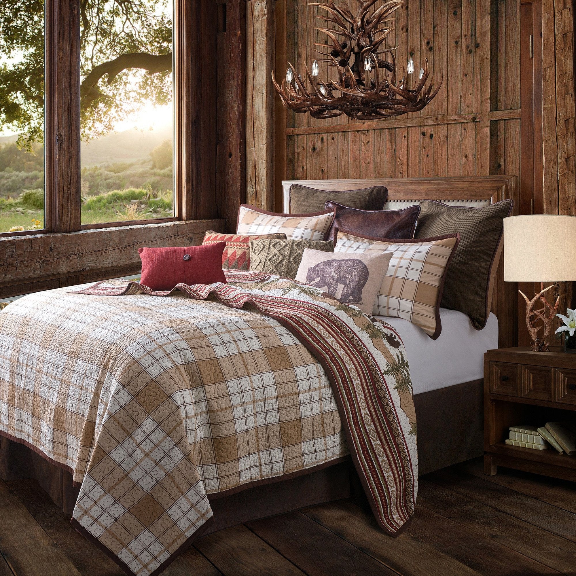Bear Trail Reversible Quilt Set - Ultra Soft Bedding Comforter with 2-Sided Designs, Queen Size for Cozy Home & Guest Room Decor