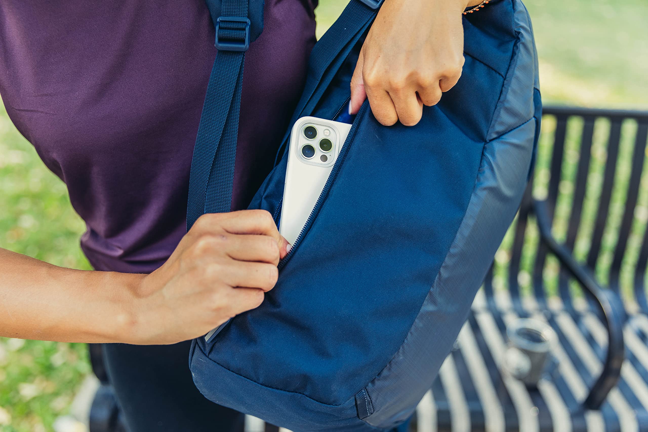 Gregory Resin RT Unisex Everyday Backpack - Lightweight Durable Daypack for Work, School & Travel - Deep Navy Blue