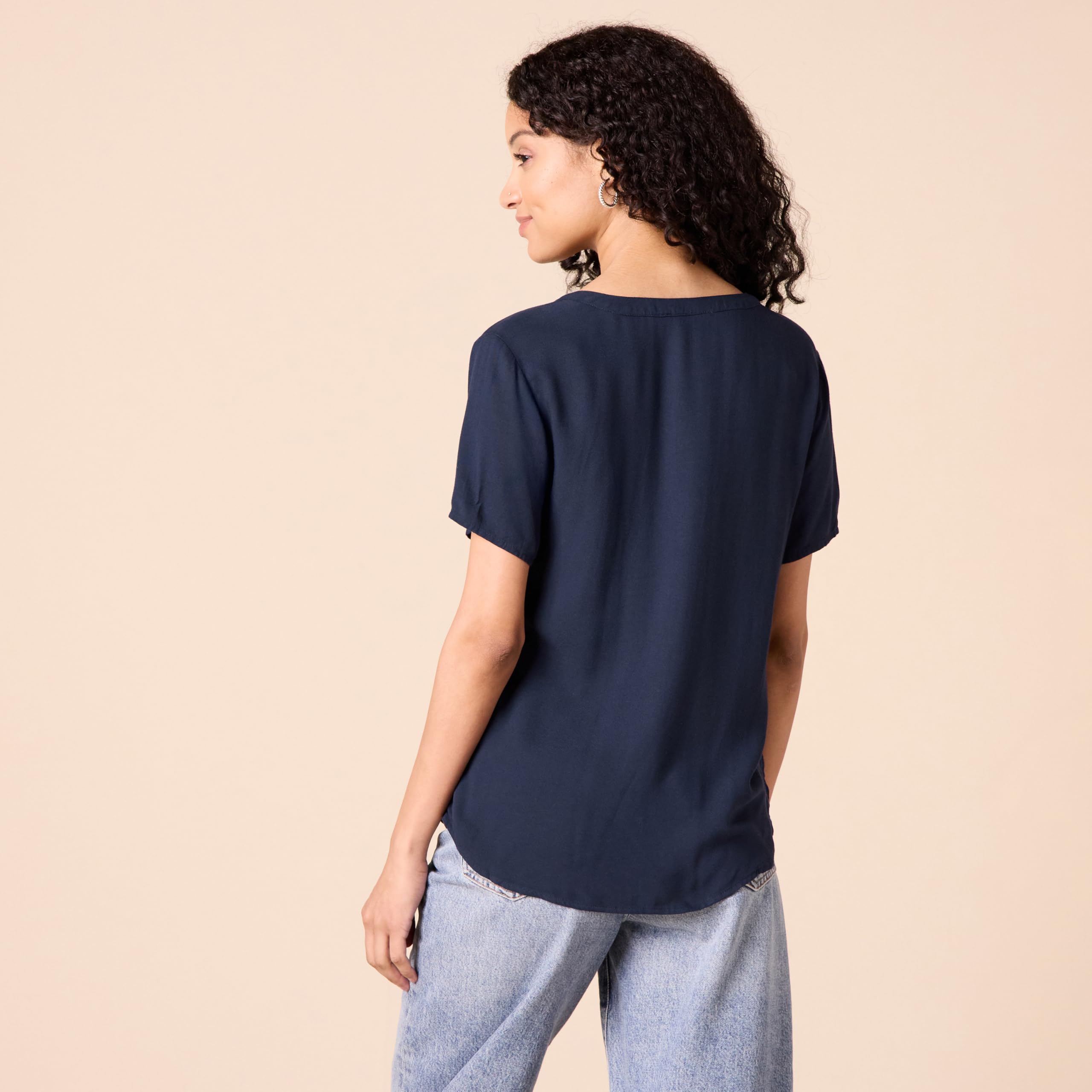 Amazon Essentials Women's Short Sleeve Comfort Fit Blouse - Casual Office Wear & Everyday Outfits
