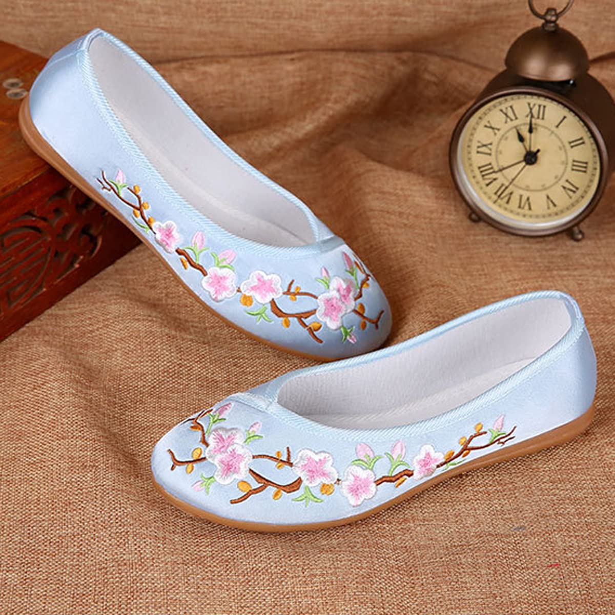 HuangTaiJi Qing Women's Floral Embroidered Ballet Flats - Ethnic Chinese Style Round Toe Shoes for Cheongsam, Traditional Outfits & Special Occasions