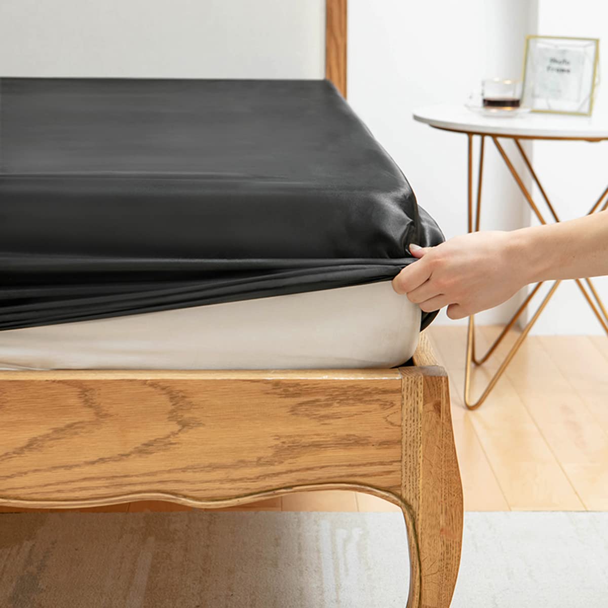 Premium King Size Fitted Sheet - Deep Pocket Microfiber Bottom Sheet - Fade & Shrink Resistant, Durable & Easy Care - 1 Piece Only (Black) - Perfect for Master Bedroom, Guest Room & Airbnb