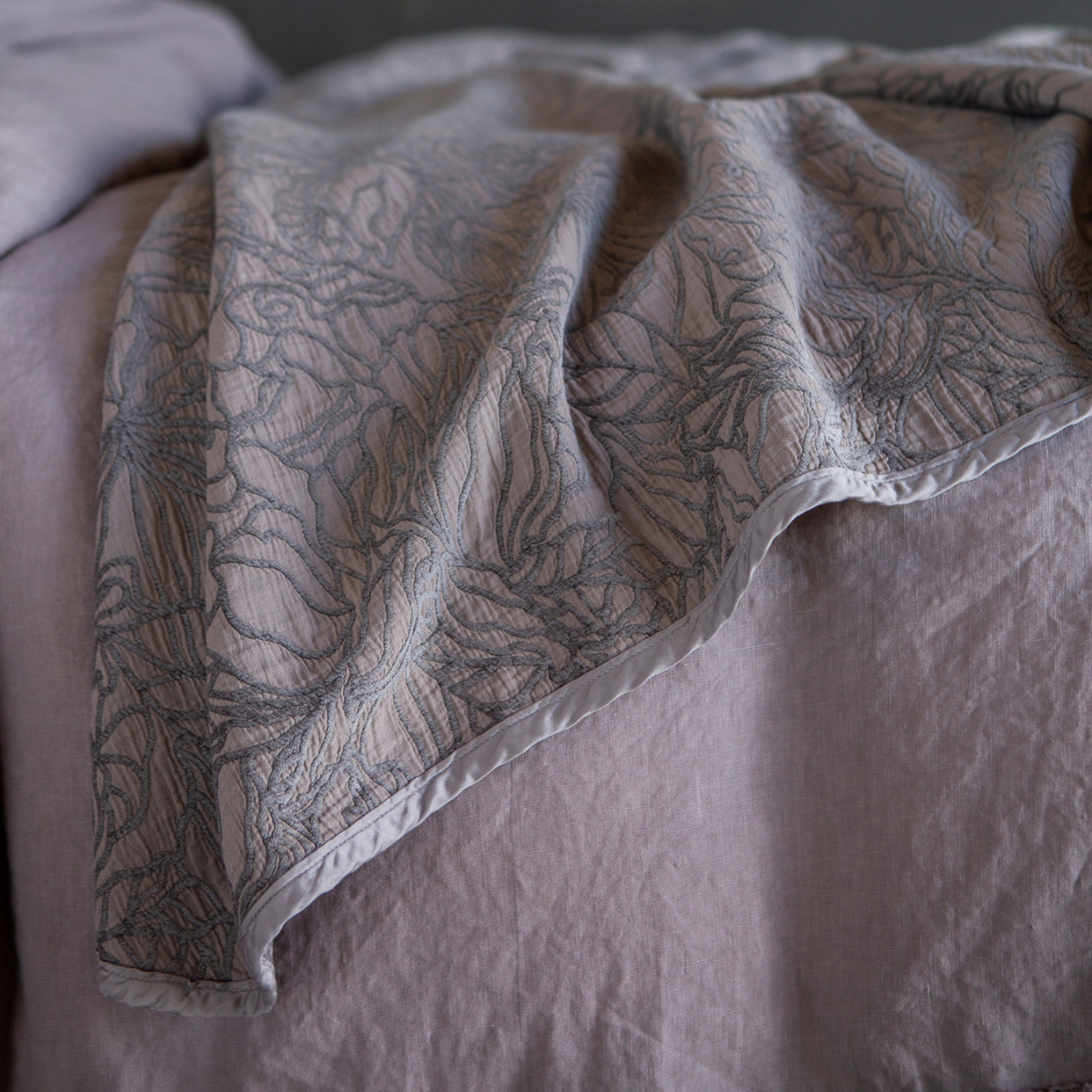 Georgia Blanket - Soft & Cozy Throw Blanket for Couch, Bed, and Travel - Perfect for Home Decor, Gifts, and Cold Weather Comfort