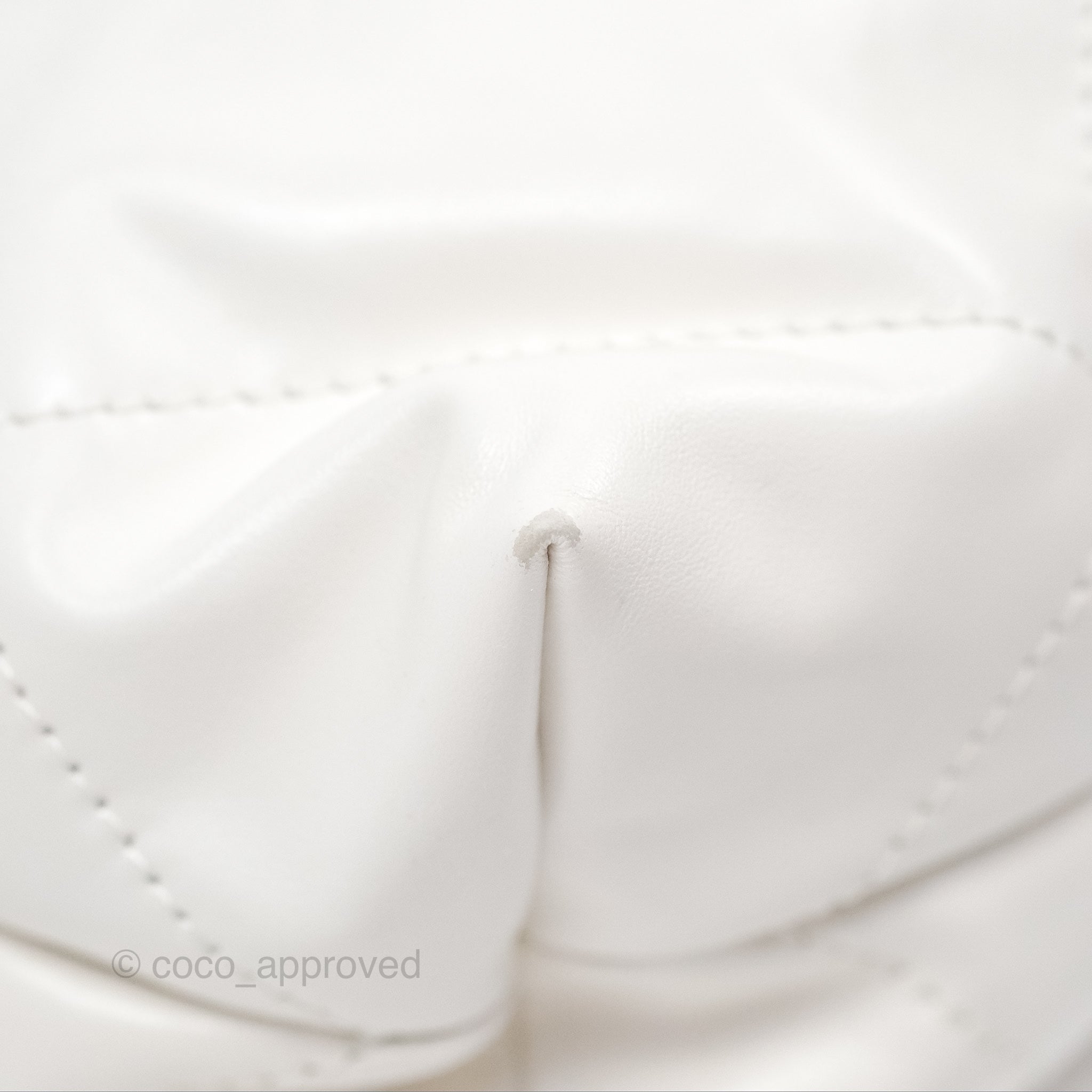 Chanel 22 Small Handbag in White Shiny Calfskin Leather with Aged Gold Hardware - Luxury Crossbody Bag for Women, Perfect for Date Night & Evening Events