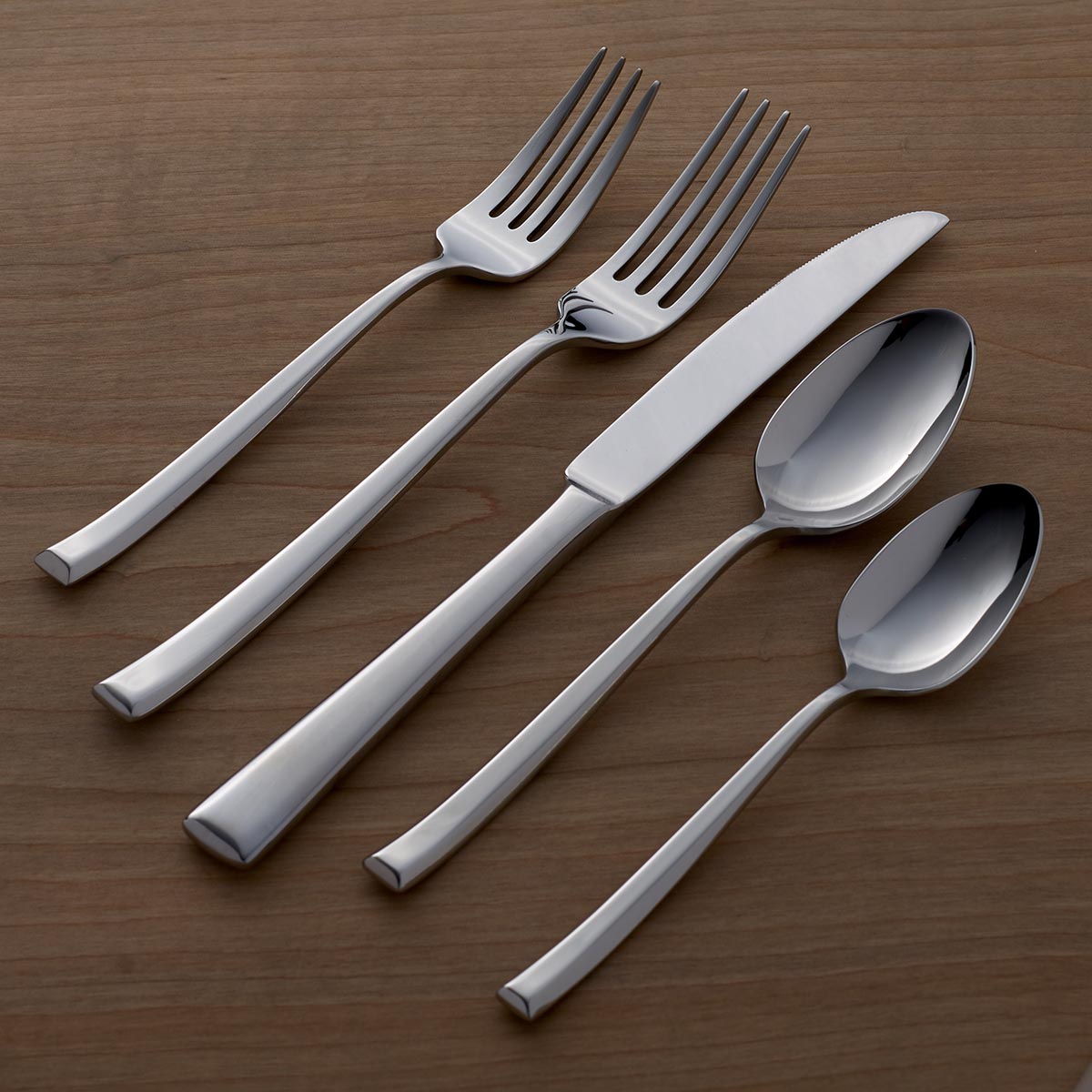 Pearce 20-Piece Stainless Steel Flatware Set - Elegant Silverware for Dining, Kitchen & Entertaining - Perfect for Everyday Use, Dinner Parties & Gifts