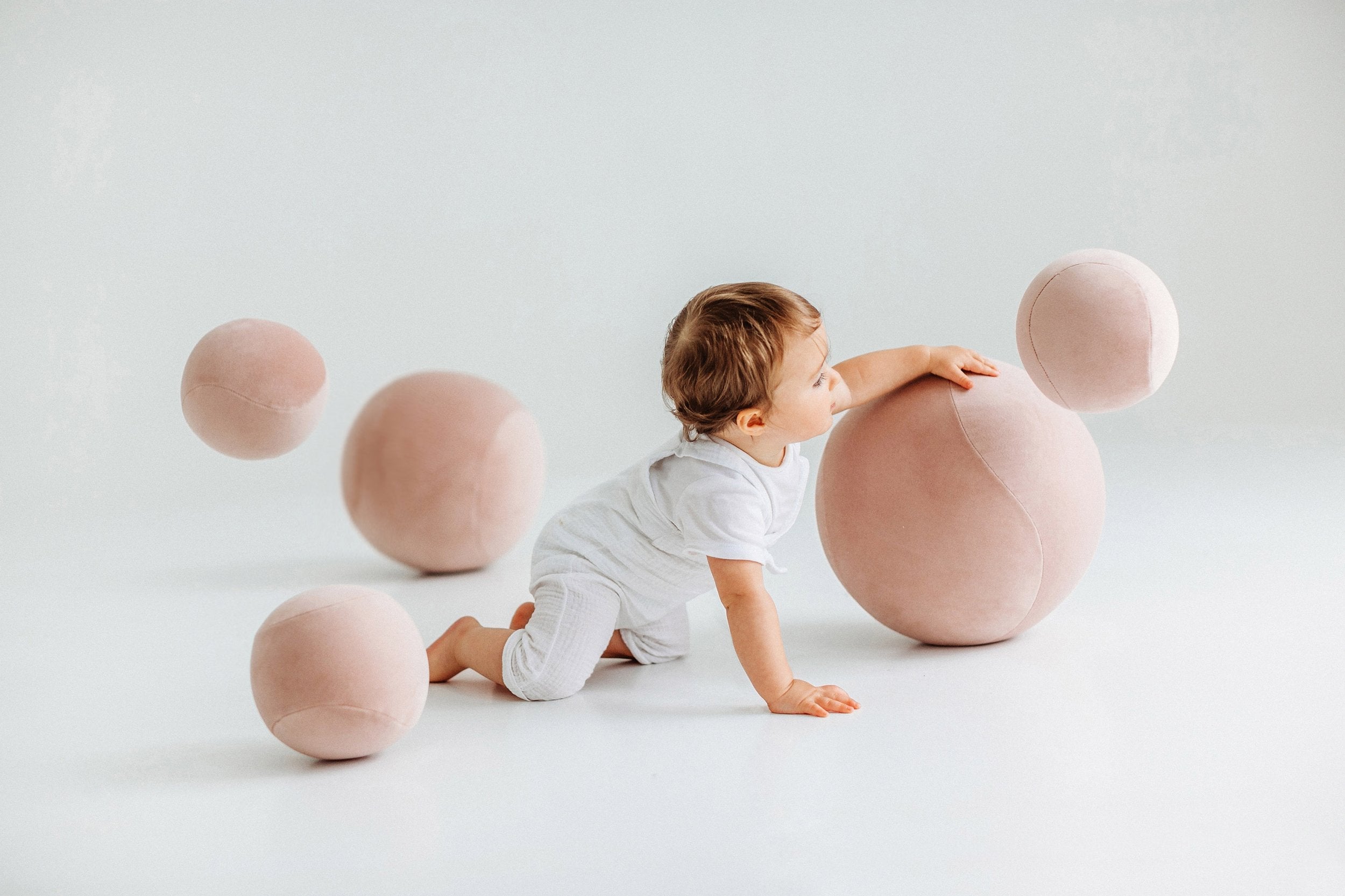 Noom Gropius Baby Spheric Ottoman - Modern Nursery Pouf with Storage, Soft Round Footstool for Kids Room Decor | Perfect for Playrooms, Bedrooms & Daycare Centers