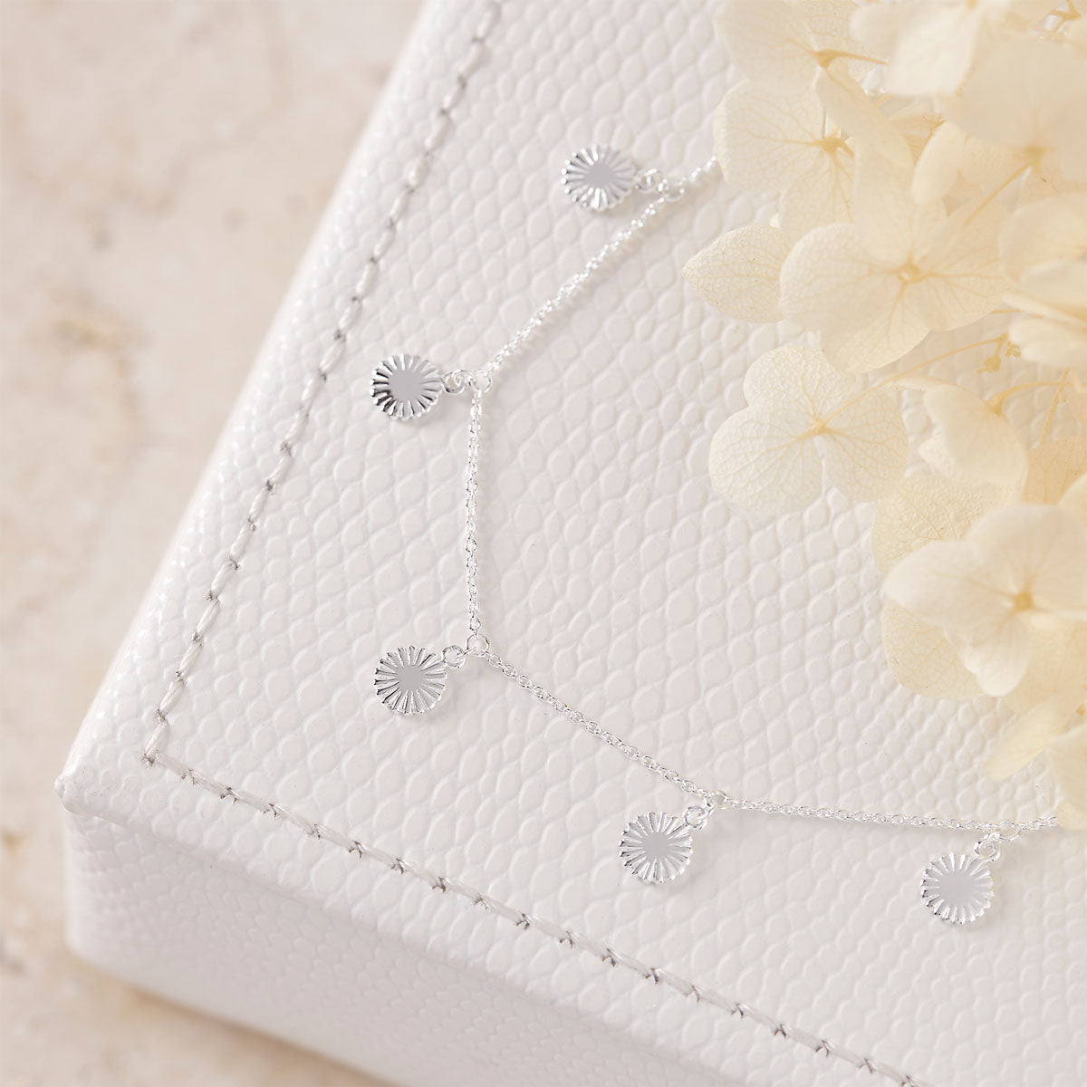 Daisy Drop Necklace - Elegant Floral Pendant Jewelry for Women, Perfect for Weddings, Parties & Everyday Wear