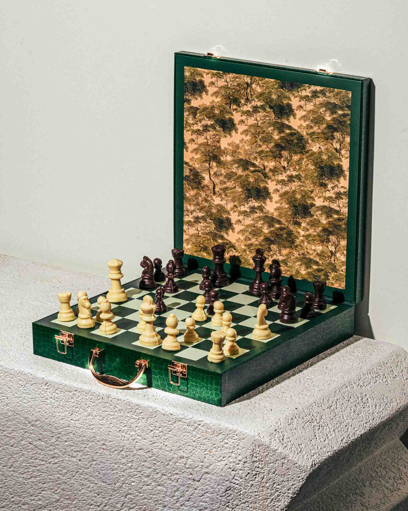 Premium Chocolate Chess Set - Handcrafted Luxury Grandmaster Chess Pieces for Gifts, Parties & Game Nights - Perfect for Chess Lovers & Chocolate Enthusiasts