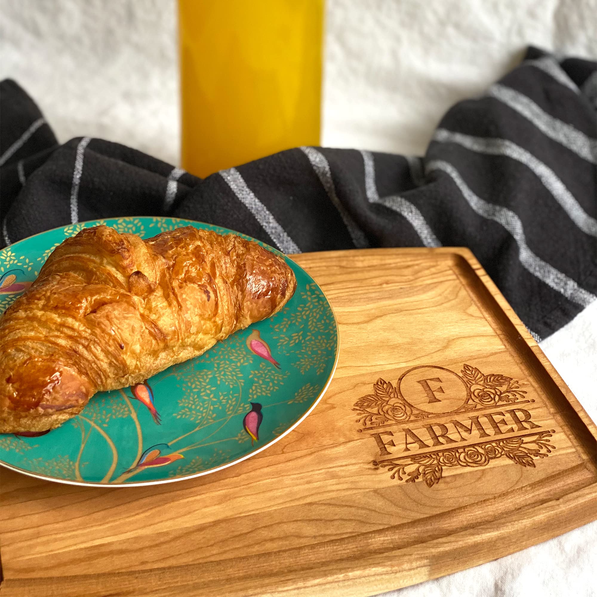 **Personalized Wooden Cutting Board - Custom Housewarming Gift for New Homeowners, Couples, Men & Women - Perfect for Kitchen Decor, Cooking & Unique Housewarming Presents**