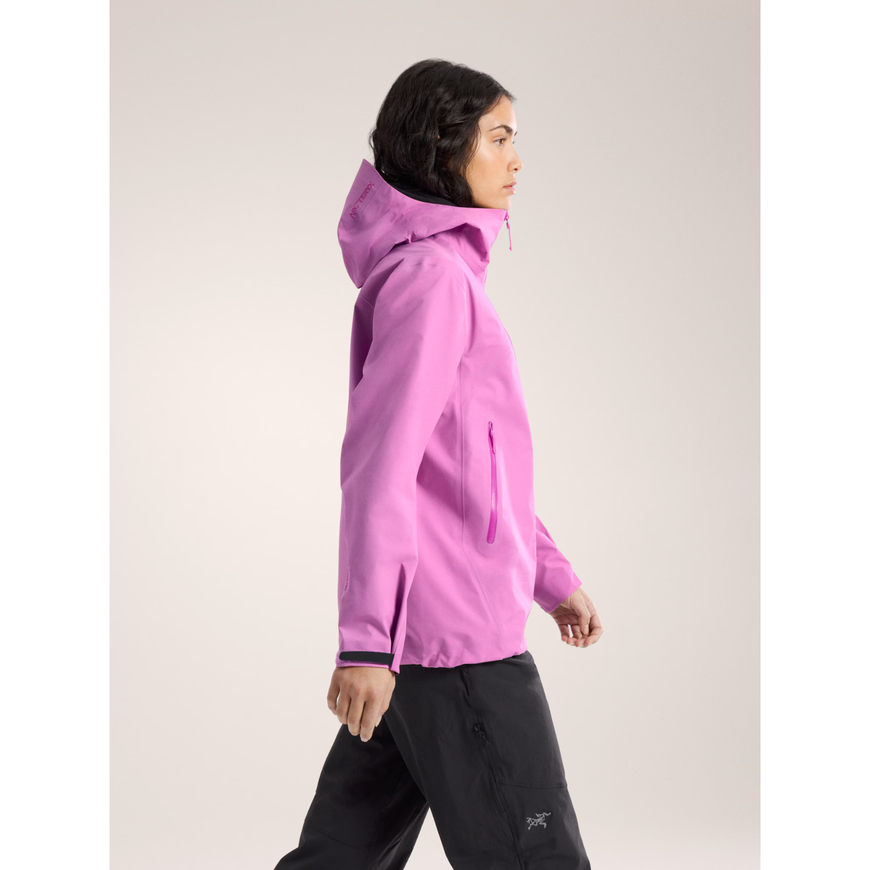 Arc'teryx Women's Beta Jacket - Waterproof & Breathable Hardshell Rain Jacket for Hiking, Skiing & Outdoor Adventures