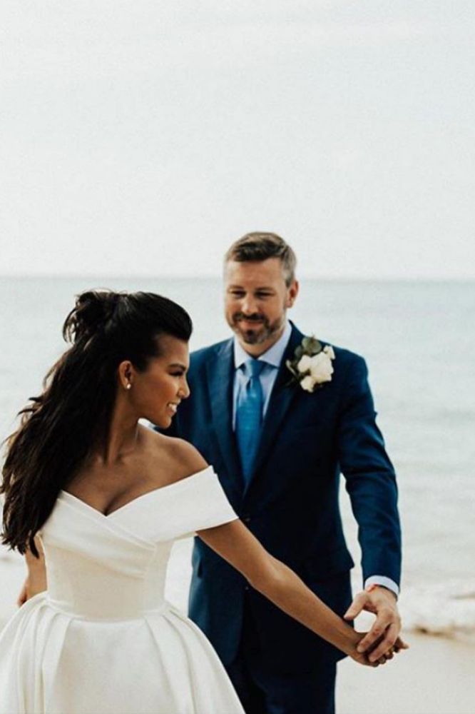 Elegant Off-the-Shoulder A-Line Satin Wedding Dress for Garden Bridal Ceremony | Perfect for Outdoor Weddings, Beach Nuptials & Romantic Photoshoots
