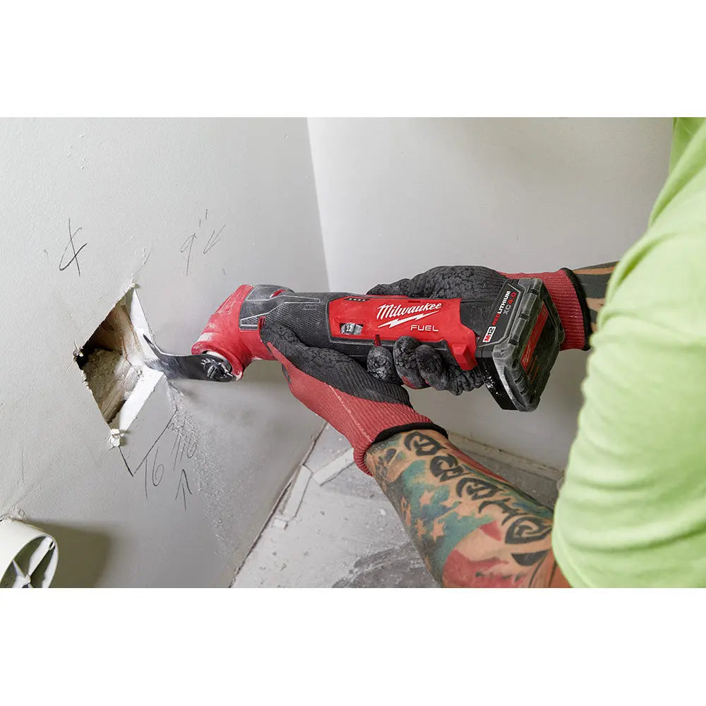 Milwaukee 2526-20 M12 FUEL Oscillating Multi-Tool Kit - Cordless Power Tool for Cutting, Sanding, Scraping - Perfect for DIY Projects, Home Renovation & Professional Construction Work