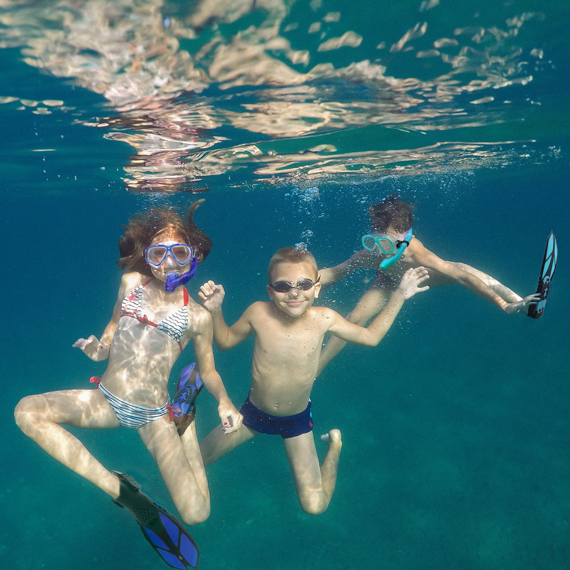 **Kids Snorkel Set - Diving Mask, Adjustable Swim Fins, Snorkel & Mesh Bag - Anti-Fog & Anti-Leak Snorkeling Gear for Children - Perfect for Pool, Beach & Ocean Adventures**