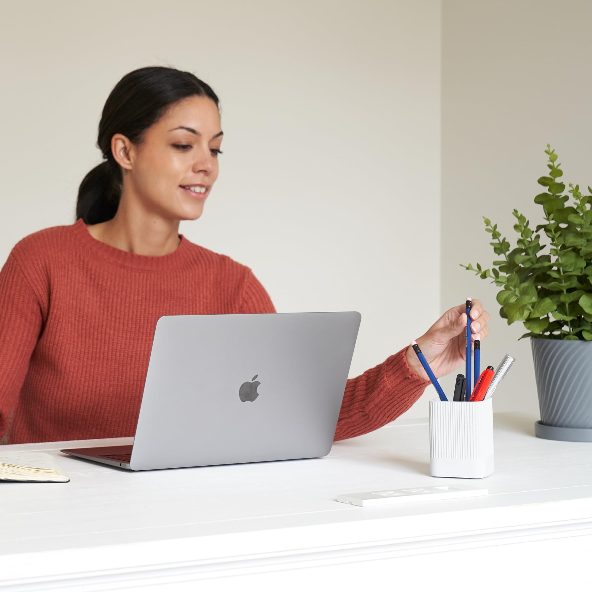 KIBAGA Modern Concrete Pen Holder - Aesthetic Desk Organizer for Pencils, Pens & Office Supplies | Stylish Office Decor & Functional Workspace Accessory for Home, Office & Study Room