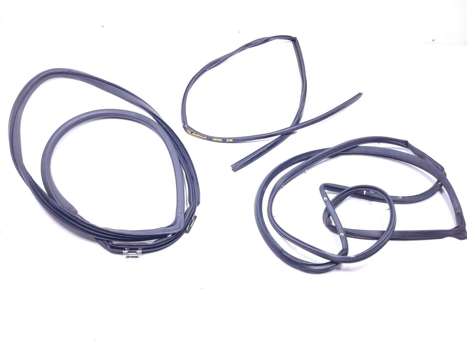 03 08 Toyota Corolla Rear Left Driver Side Door Weatherstrip Seal - 3pcs OEM Replacement - Perfect for Weather Protection & Noise Reduction While Driving