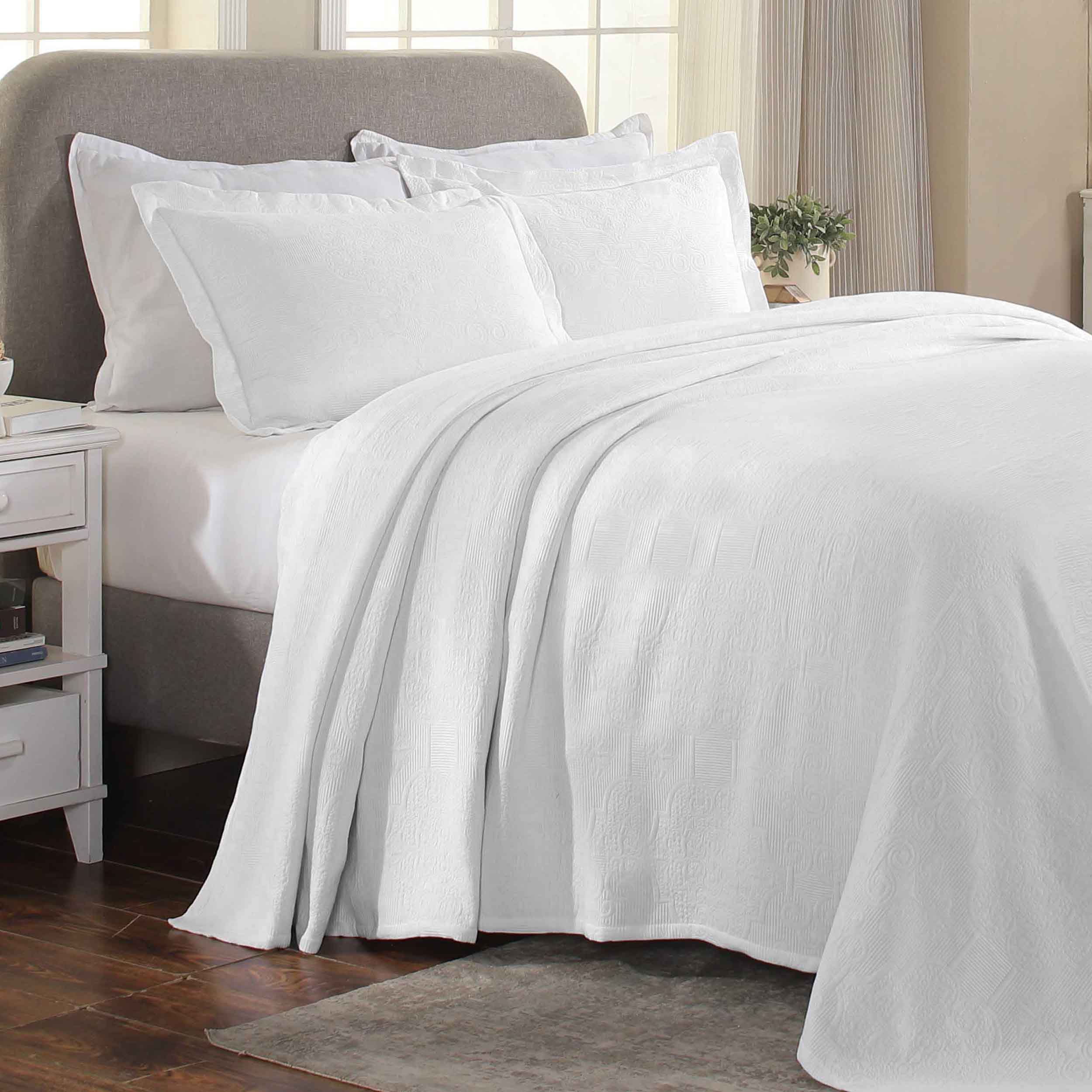 Florin Cotton Matelassé Jacquard Bedspread Set with Scrolling Medallion Design - Luxury Queen/King Size Bedding for Master Bedroom, Guest Room & Hotel Decor