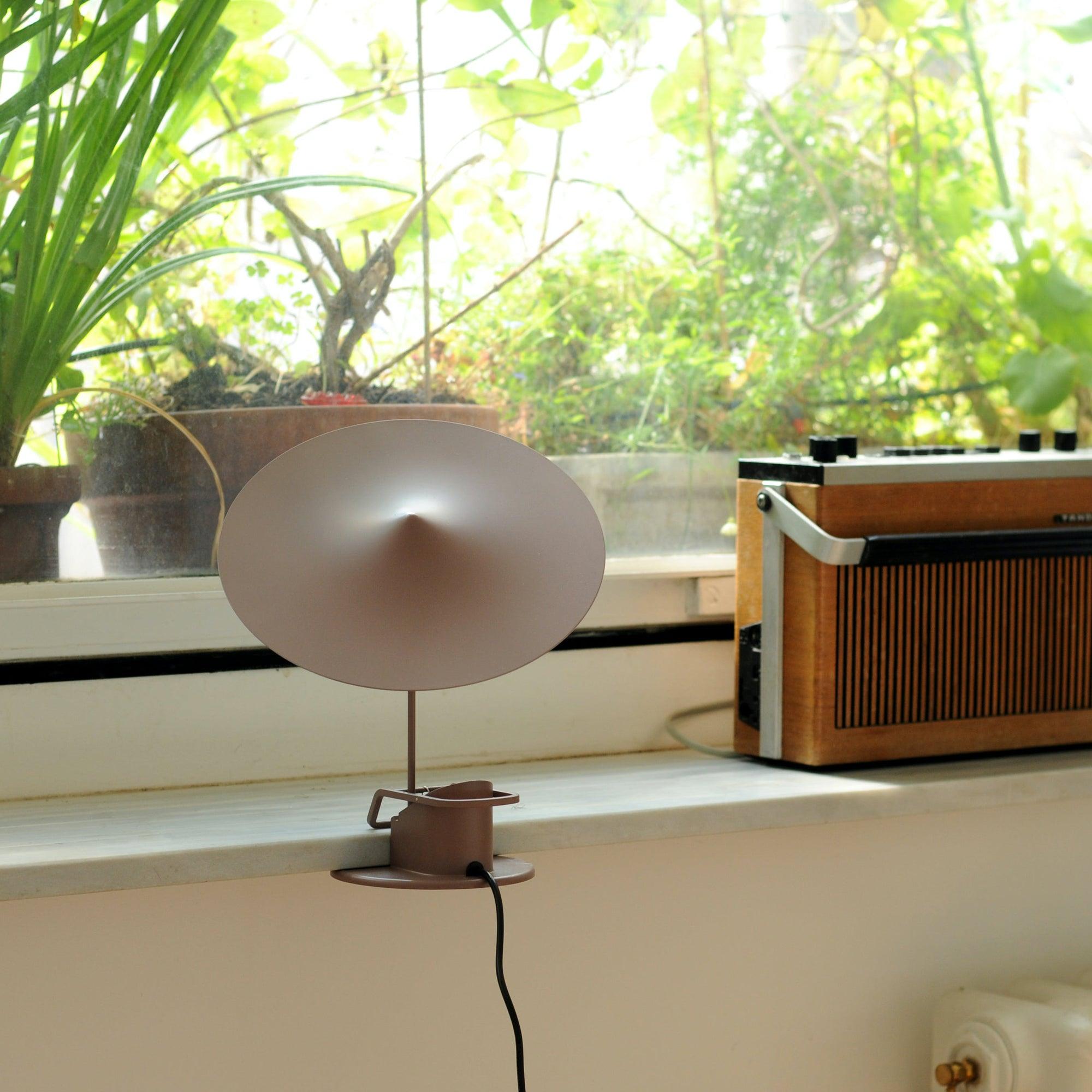 Modern Ile Table Lamp - Stylish LED Bedside Lamp for Bedroom, Living Room & Office - Adjustable Brightness & Warm White Light - Perfect for Reading, Relaxing & Decor