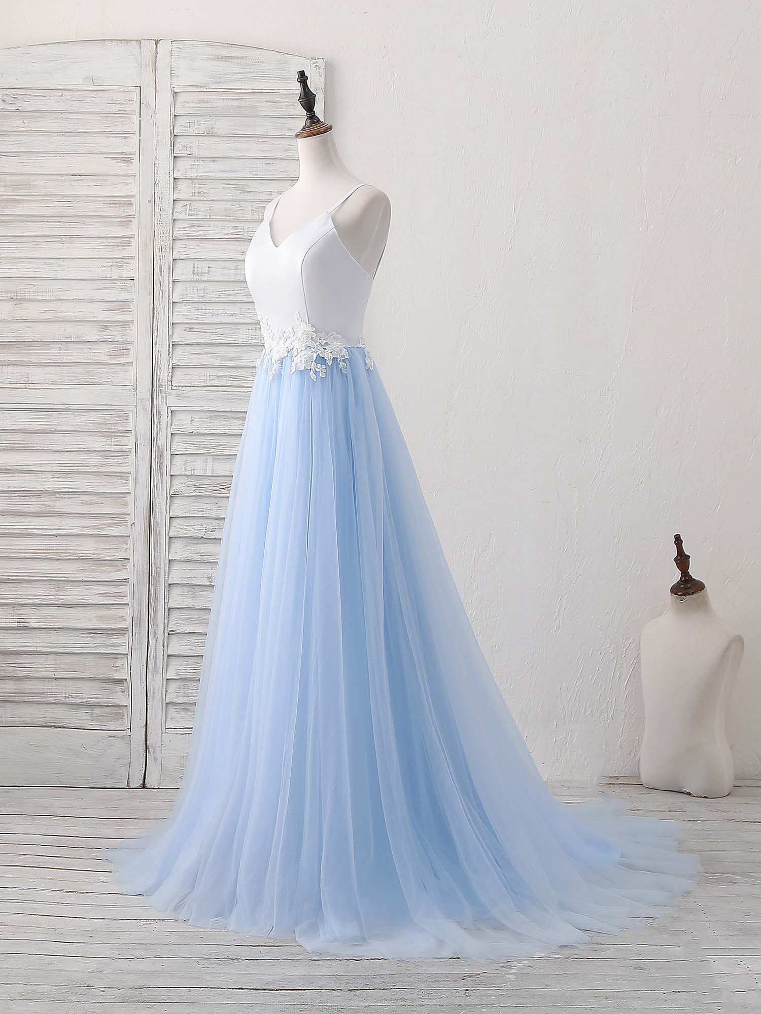 Elegant Blue Tulle Long Prom Dress for Women - Formal Evening Gown for Homecoming, Ball & Special Occasions
