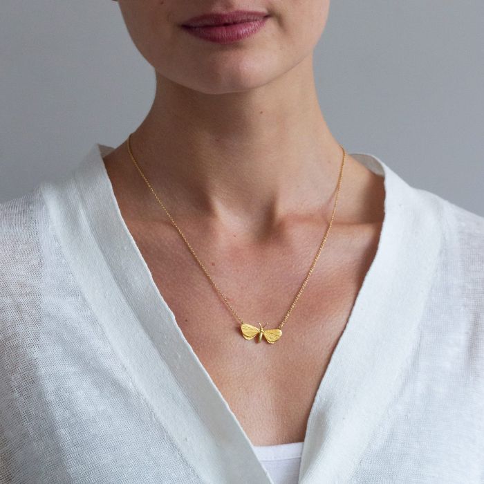 Elegant Drab Looper Moth Pendant Necklace - Unique Insect Jewelry for Women, Nature Inspired Fashion Accessory - Perfect for Boho Style, Gothic Fashion & Nature Lovers