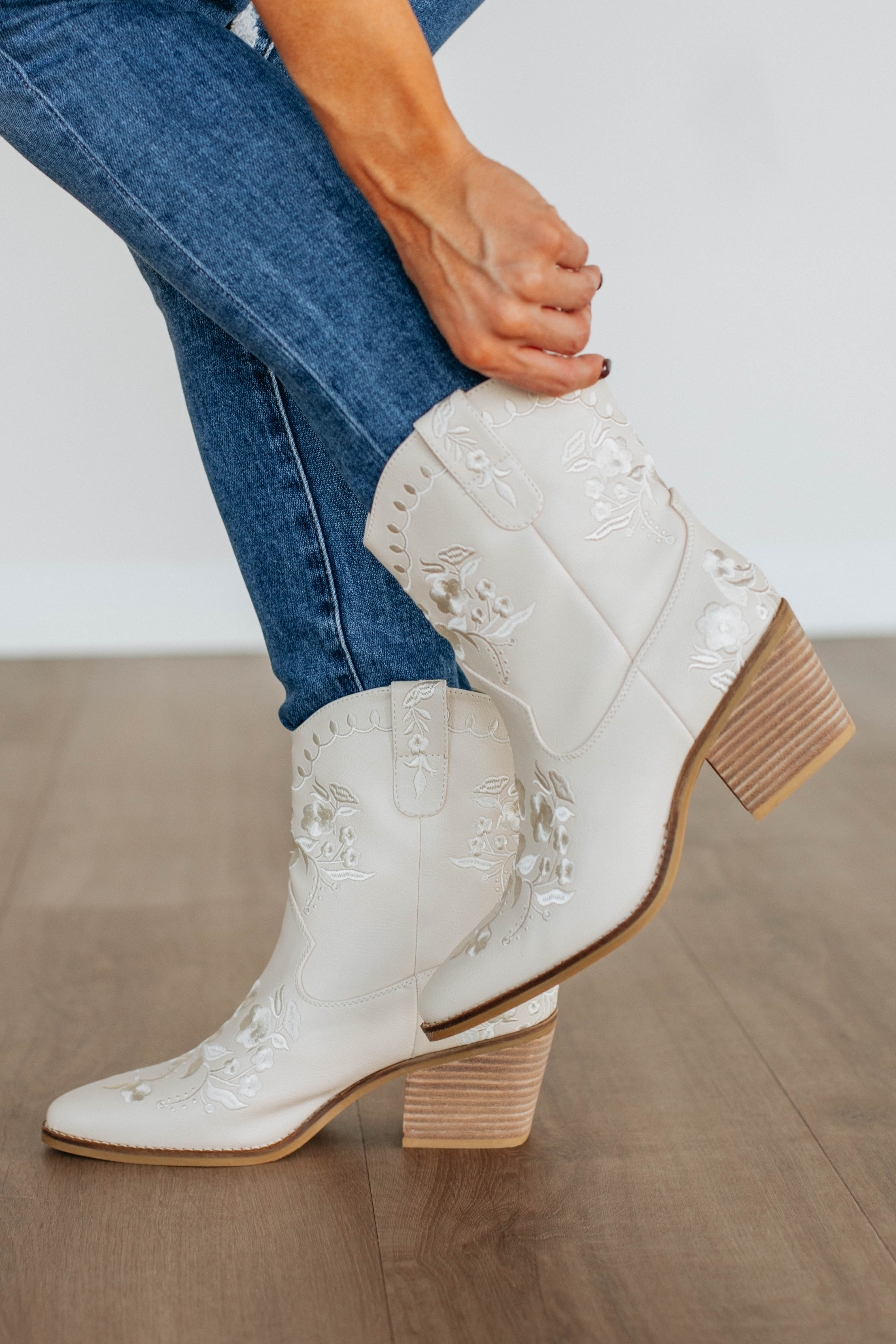 Cowgirl Crazy Boots - Stylish Western Cowboy Boots for Women | Perfect for Rodeo, Country Dancing & Outdoor Adventures