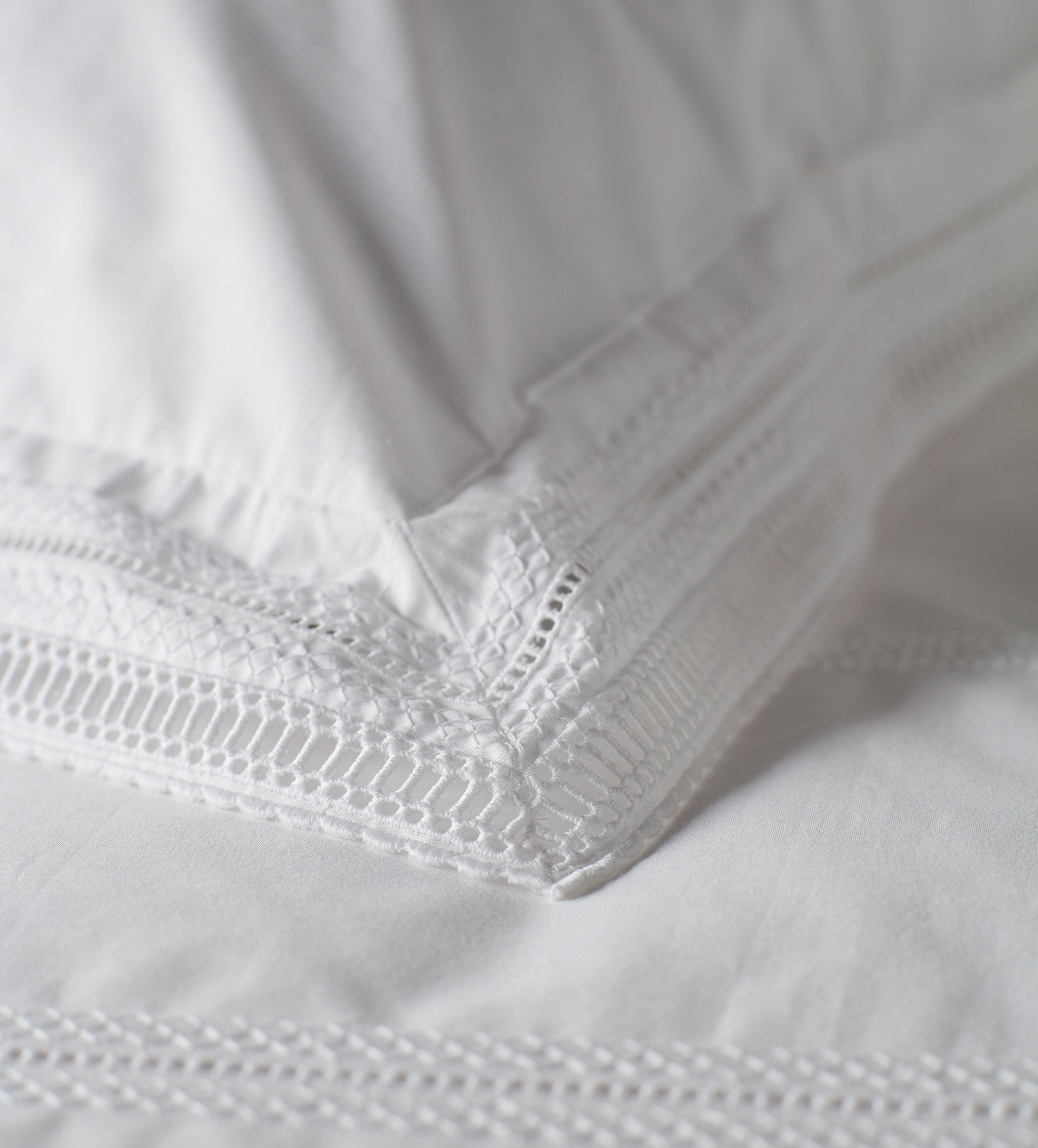Premium White Freya 100% Cotton Pillowcase - Soft & Breathable Bedding for Side Sleepers & Hot Sleepers - Perfect for Home, Hotel, and Travel Use