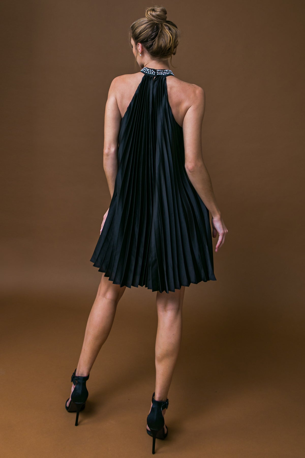 FIESTA FRIDAY Pleated Mini Dress with Halter Neck - Perfect for Parties, Date Nights & Summer Outfits