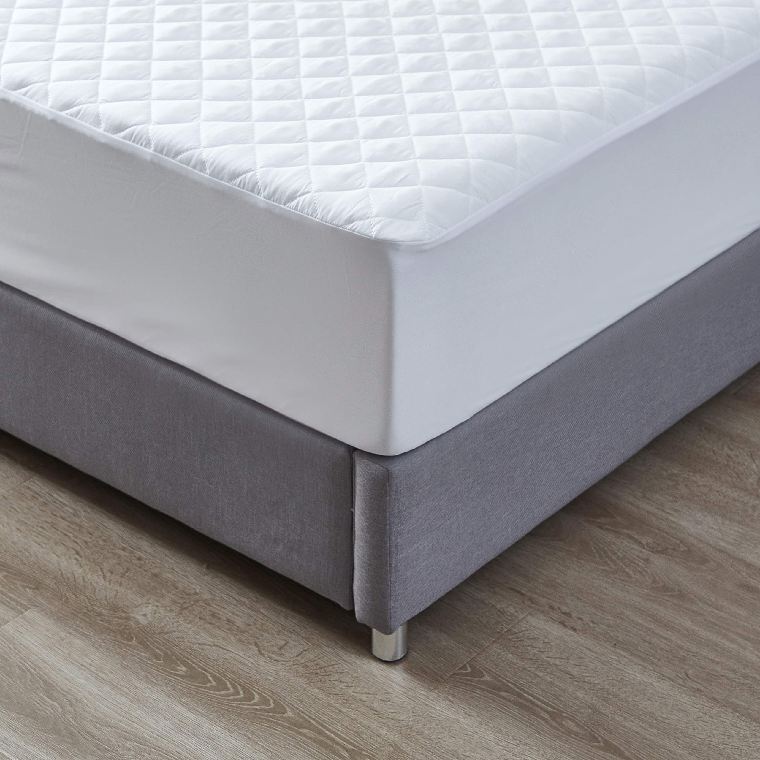 Queen Size 100% Waterproof Mattress Protector - Quilted Cooling Fitted Cover Pad for 13-15