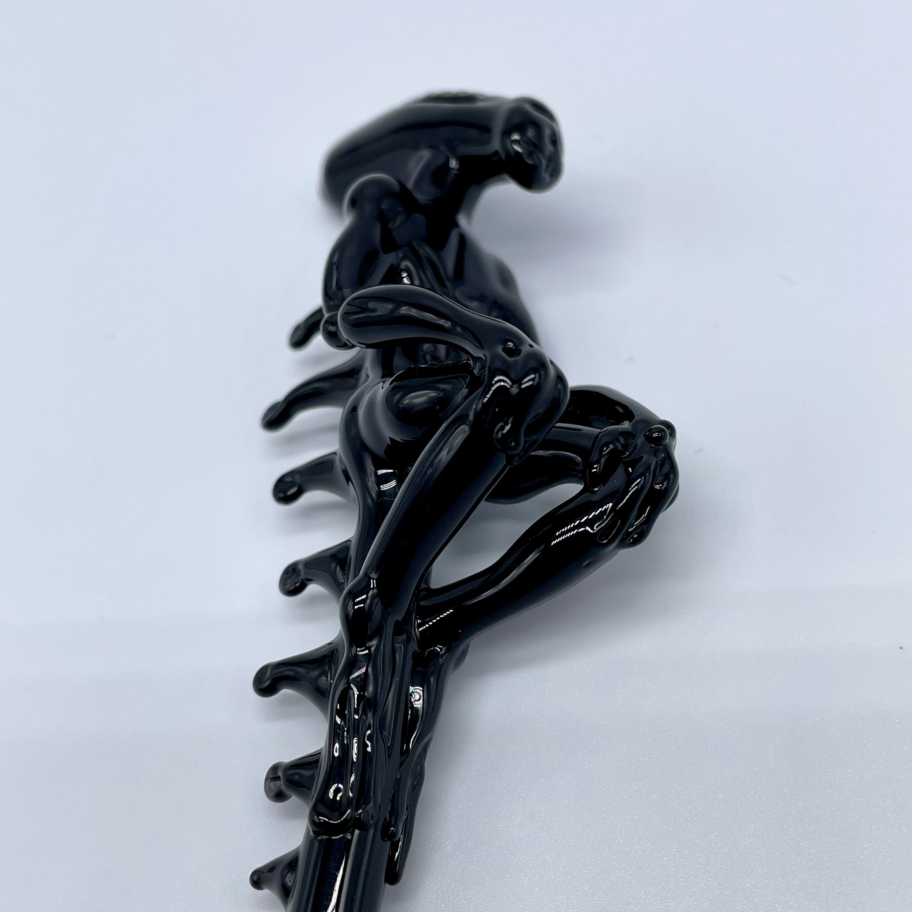 Alien Xenomorph Movie Sculpture - Highly Detailed Collectible Figurine for Sci-Fi Fans & Home Decor | Perfect for Movie Themed Rooms, Gifts & Display