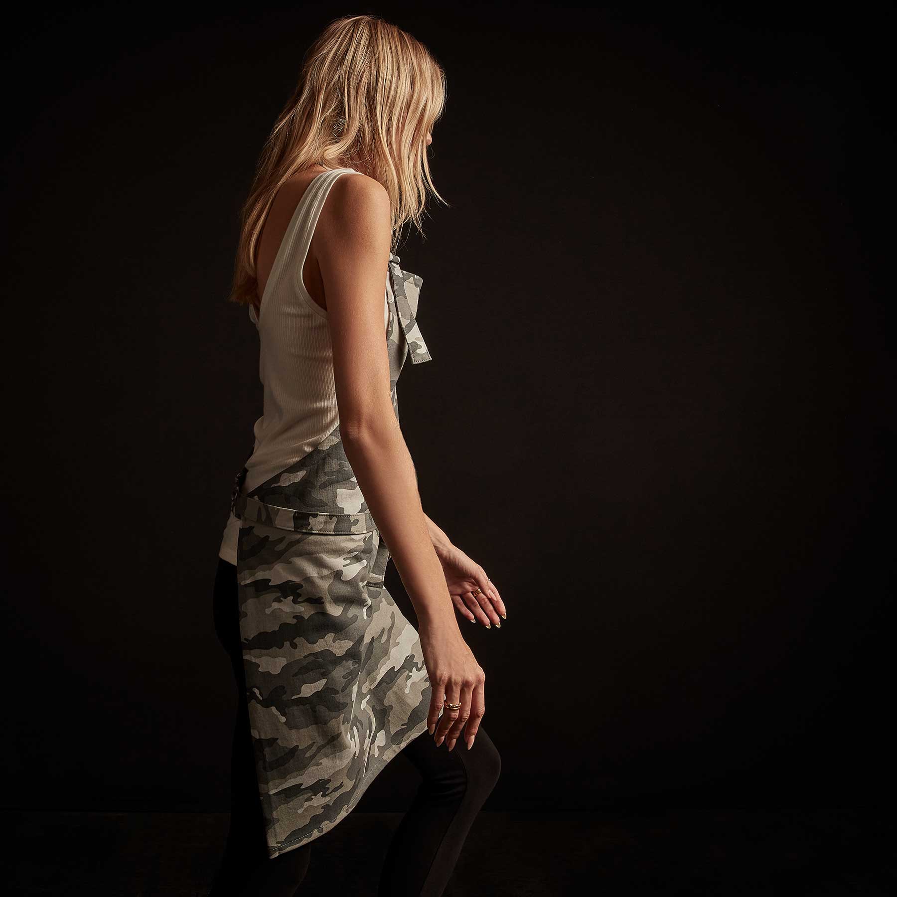 Heavy Duty Camouflage Chef Apron - Arctic Camo Design for Cooking, Grilling & Outdoor BBQ - Professional Kitchen & Camping Use