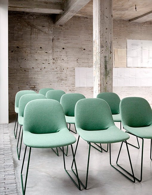 Beso Sled Base Side Chair by Artifort - Modern Dining Chair with Sleek Design - Perfect for Dining Rooms, Kitchens & Office Spaces