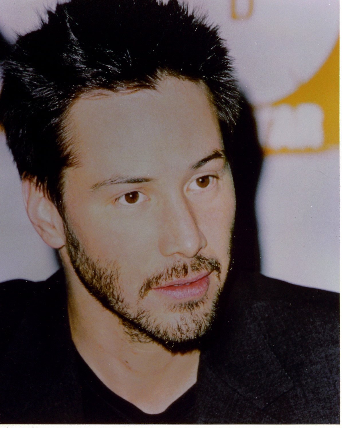 **Keanu Reeves 8x10 Photo F9078 - High-Quality Celebrity Print for Home Decor, Fan Gifts, and Memorabilia Collection**