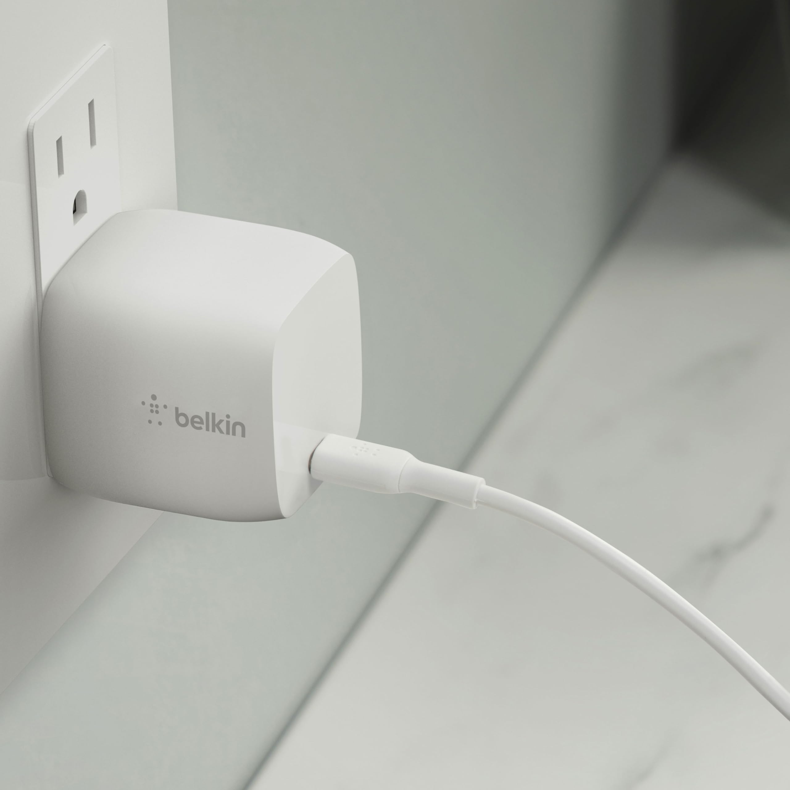 Belkin BoostCharge 30W GaN USB C Wall Charger - Fast Charging with Power Delivery for iPhone 14/13/12, MacBook Pro, iPad Pro - Compact Travel Charger for Home, Office & On-the-Go Use