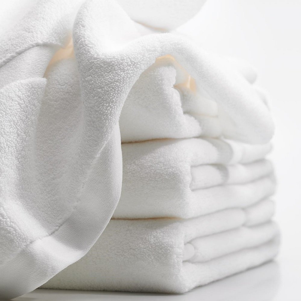 Premium Fluffy Towels Fragrance Oil - 64 oz Bulk Size for Candle Making, Soap Making, DIY Crafts | Scented Oil for Home, Car, Bath & Body Products | Long-Lasting Fresh Laundry Aroma for Diffusers, Sprays & Warmers