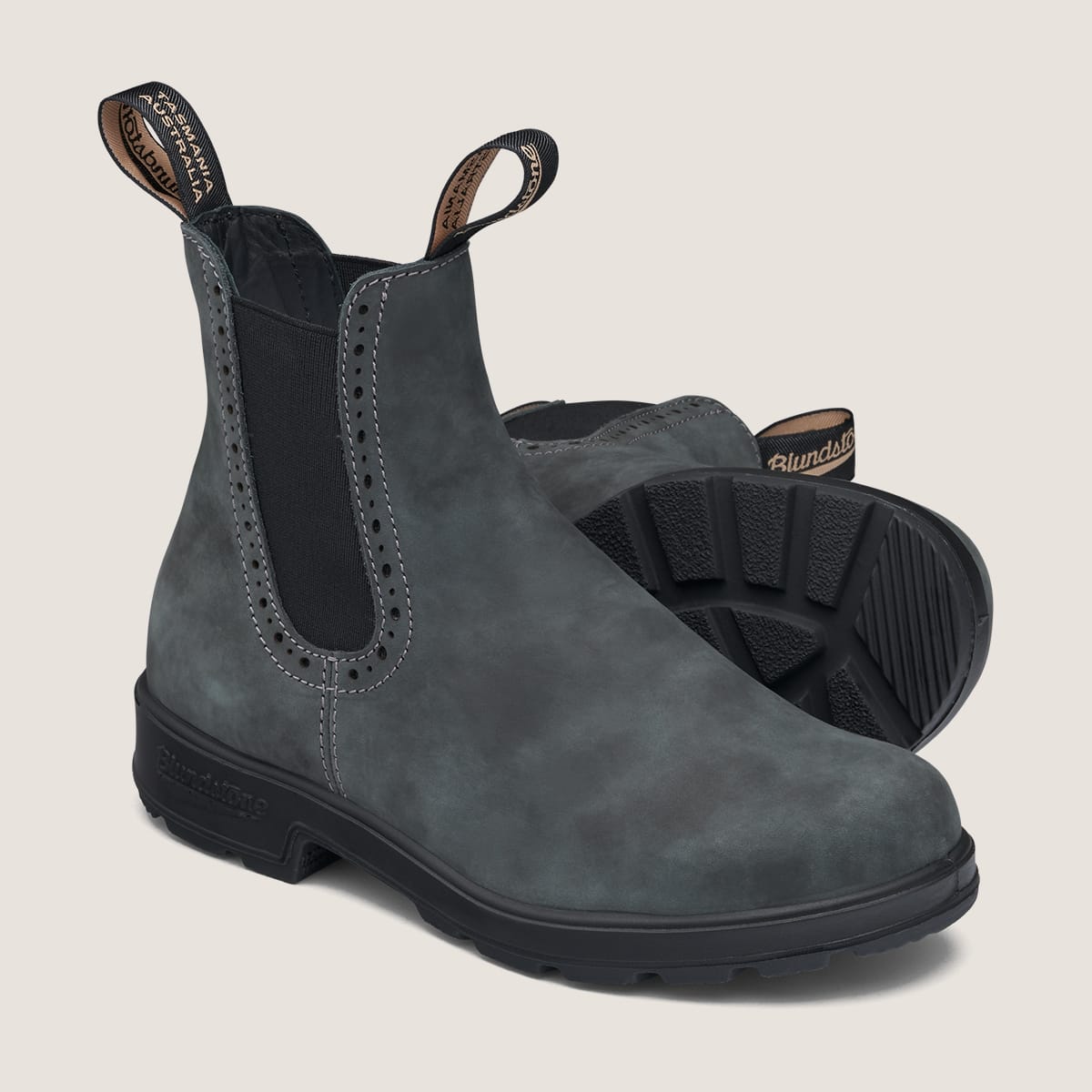 Blundstone Women's 1630 Chelsea Boots - Rustic Black Leather Heeled Ankle Boots for Work, Casual & Outdoor Wear