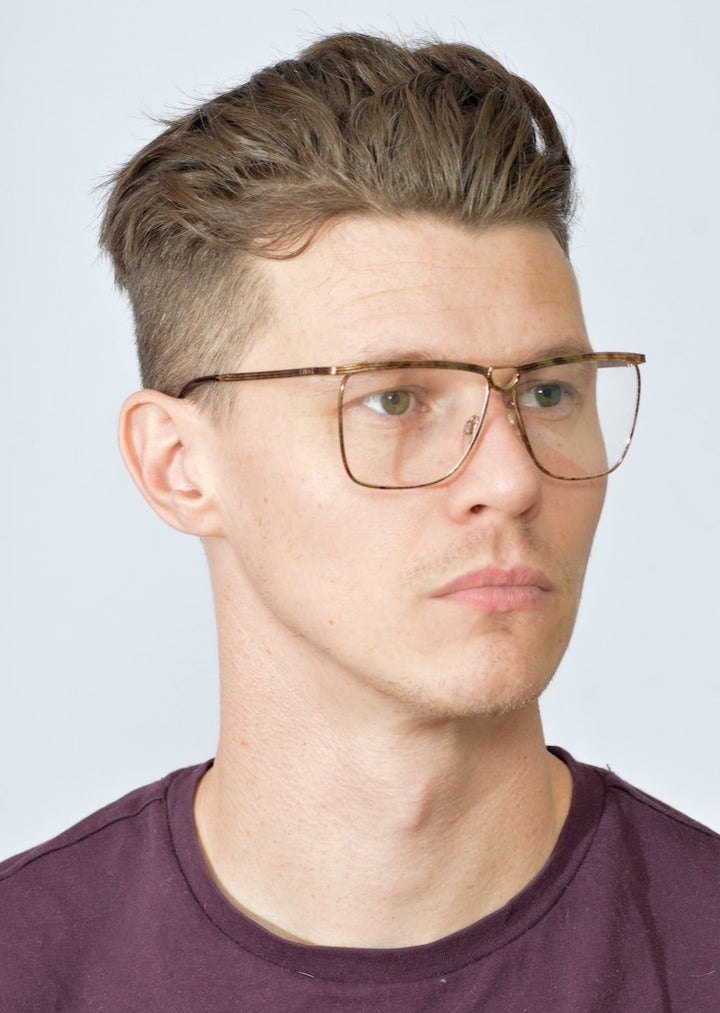 Original Title: Gucci 2204 24E   Optimized Title: **Gucci 2204 24E Sunglasses - Luxury Designer Shades for Men & Women - UV Protection & Fashion Statement - Perfect for Outdoor, Travel & Everyday Wear**