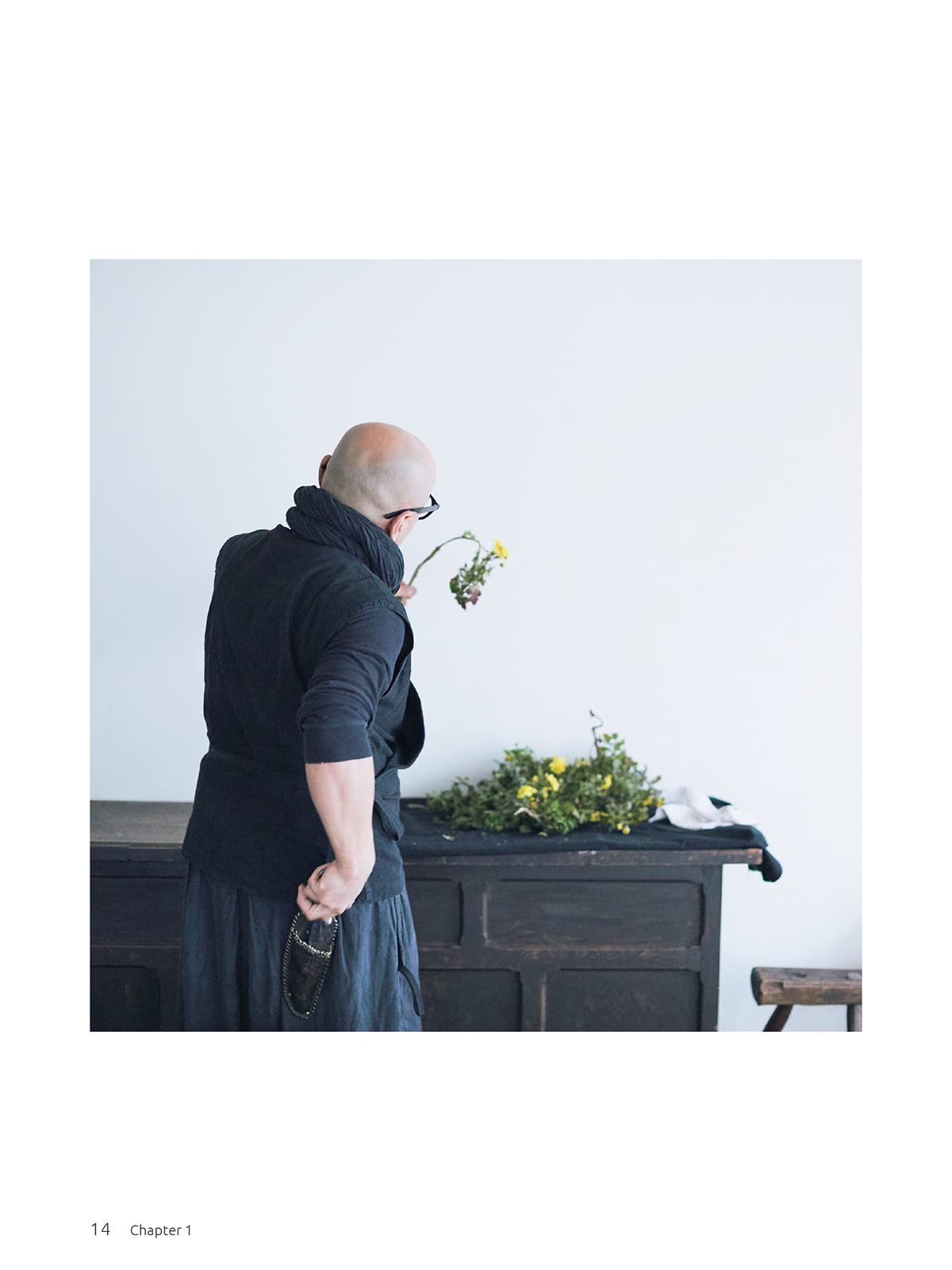 Ikebana: The Zen Way of Flowers - Japanese Flower Arranging Art for Home Decor, Meditation & Mindful Living