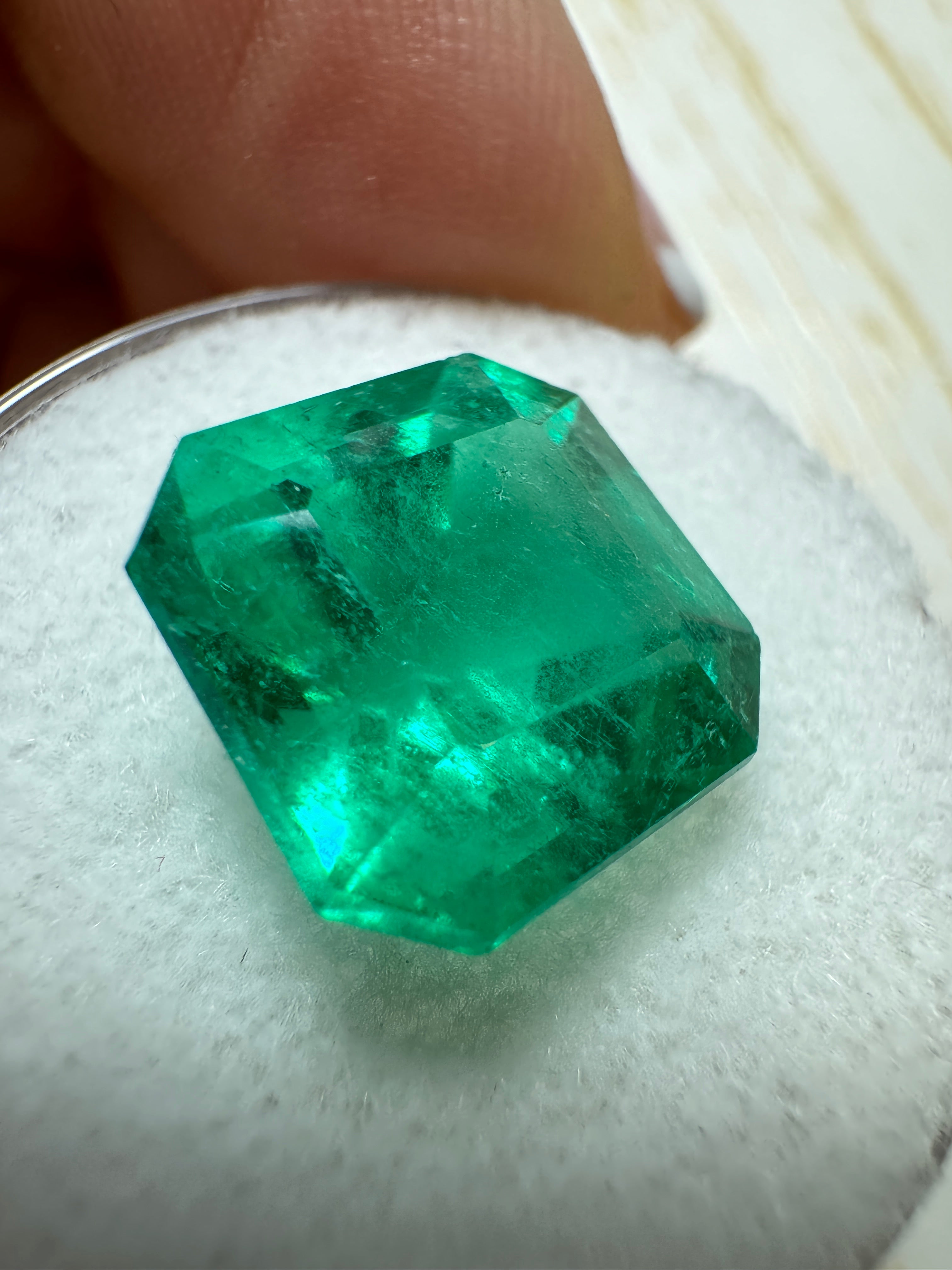 7.38 Carat Intense Bluish Green Natural Colombian Emerald Loose Gemstone - Asscher Cut 11.5x11.5mm for Jewelry Making, Engagement Rings & Luxury Collectibles