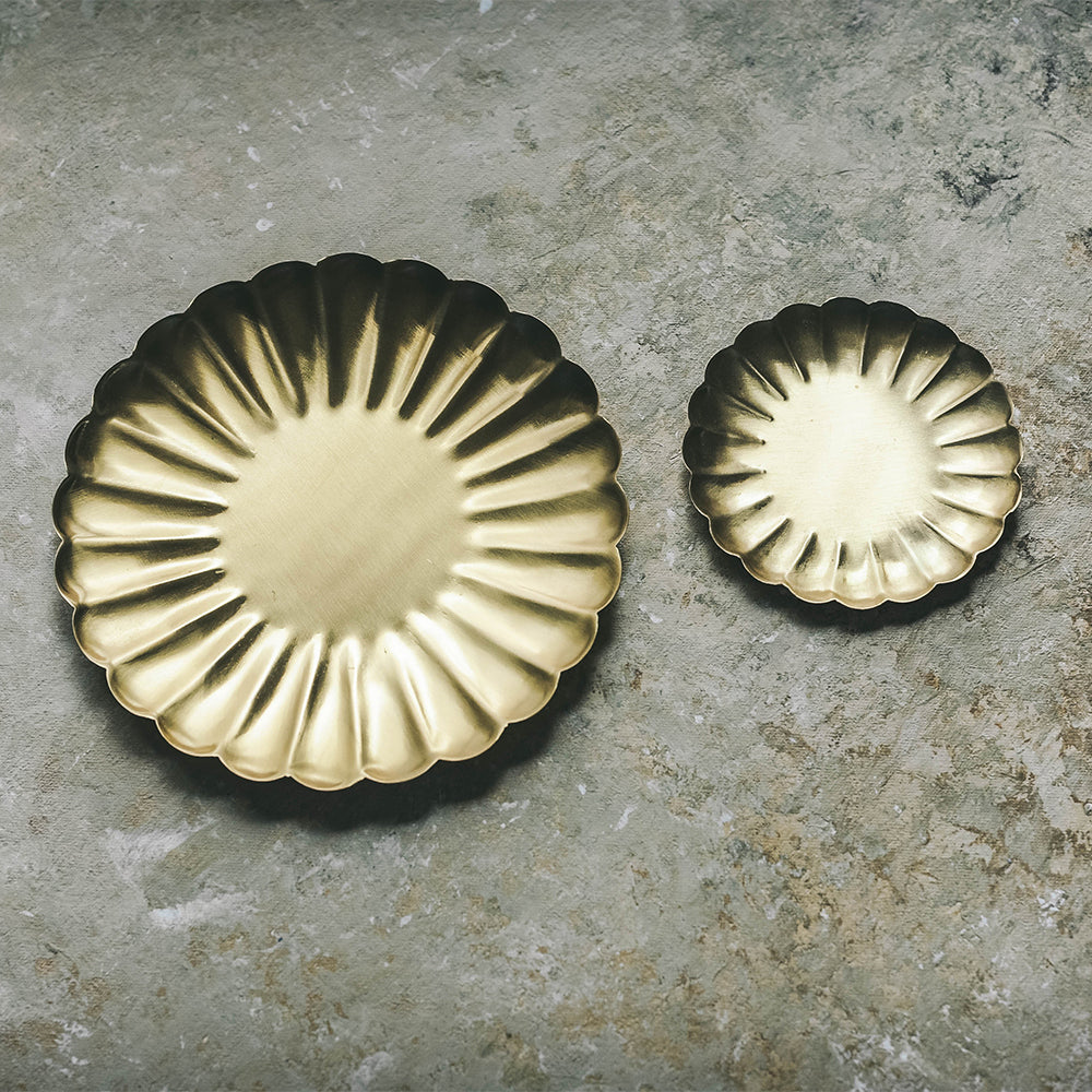 Elegant Brass Ripple Tray - Small Decorative Serving Dish for Jewelry, Keys & Home Decor | Perfect for Coffee Tables, Vanity Organizers & Gift Giving