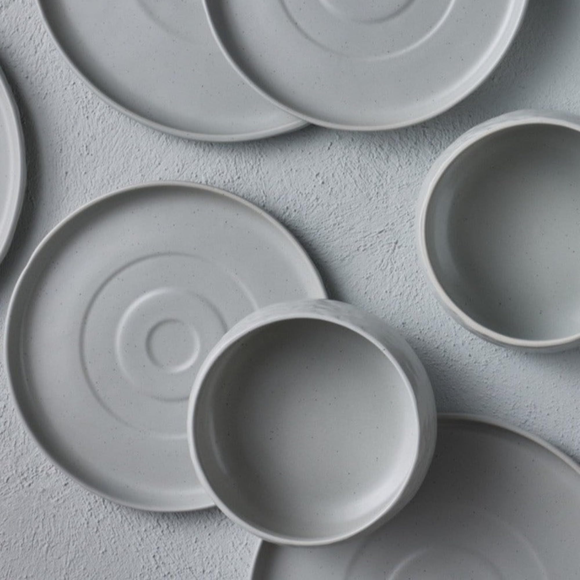 Mercer Project SHOSAI 16-Piece Stoneware Dinnerware Set - Modern Grey Speckled Plates & Bowls for 4 | Durable Stoneware Dishware for Everyday Dining, Dinner Parties & Restaurant Use